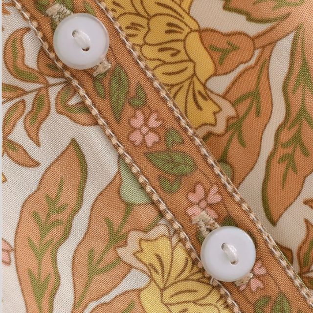 Boho-blouse - Losvallende damesblouse met knopen en lange mouwen met bloemenprint-Boetiek Moda