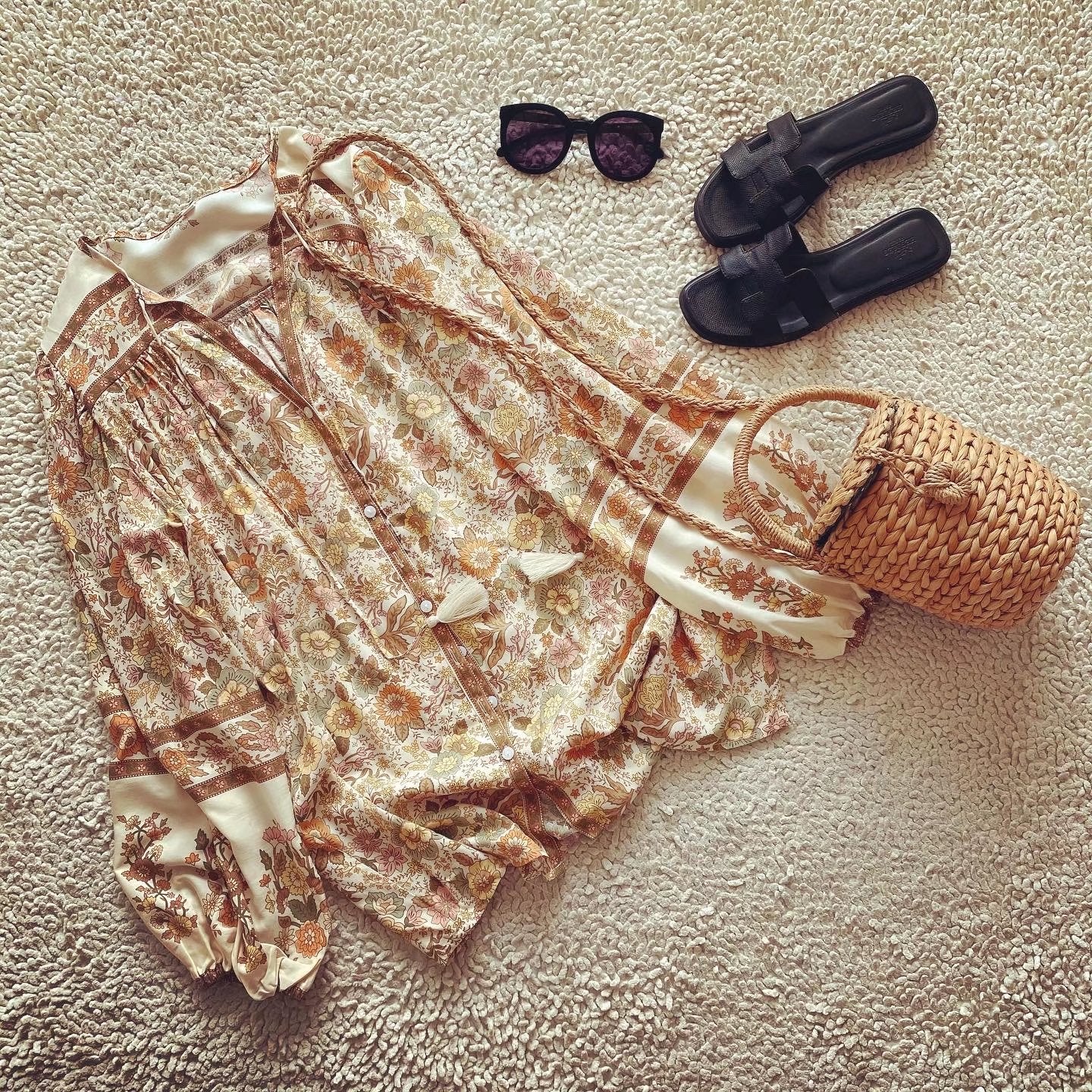 Boho-blouse - Losvallende damesblouse met knopen en lange mouwen met bloemenprint-Boetiek Moda