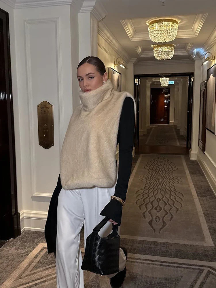 Bontvest - Damesvest met hoge kraag van pluizig imitatiebont-Boetiek Moda