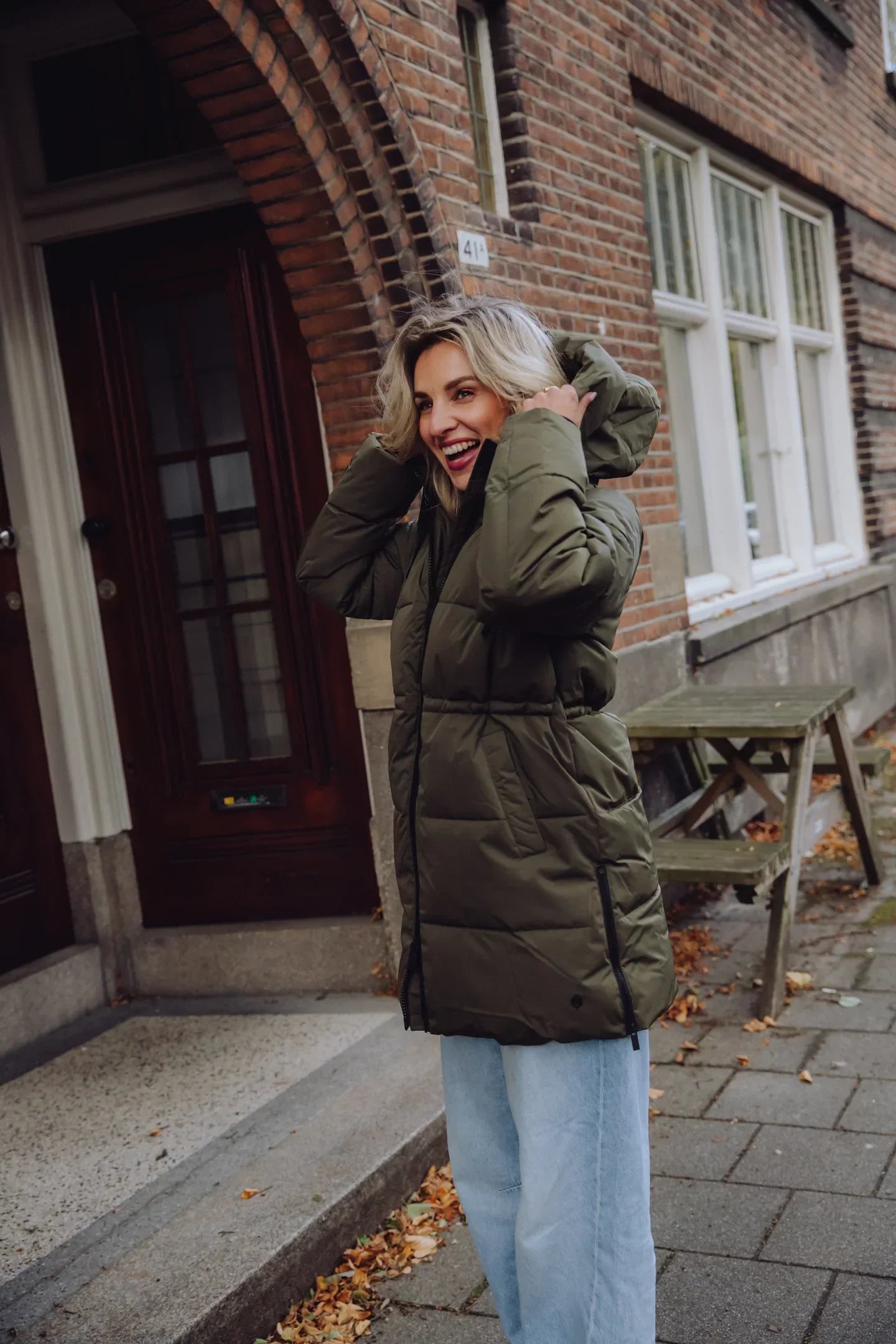 Damesjas met voering - Met capuchon - Halflang - Pufferjas - Winterjas voor dames-Boetiek Moda