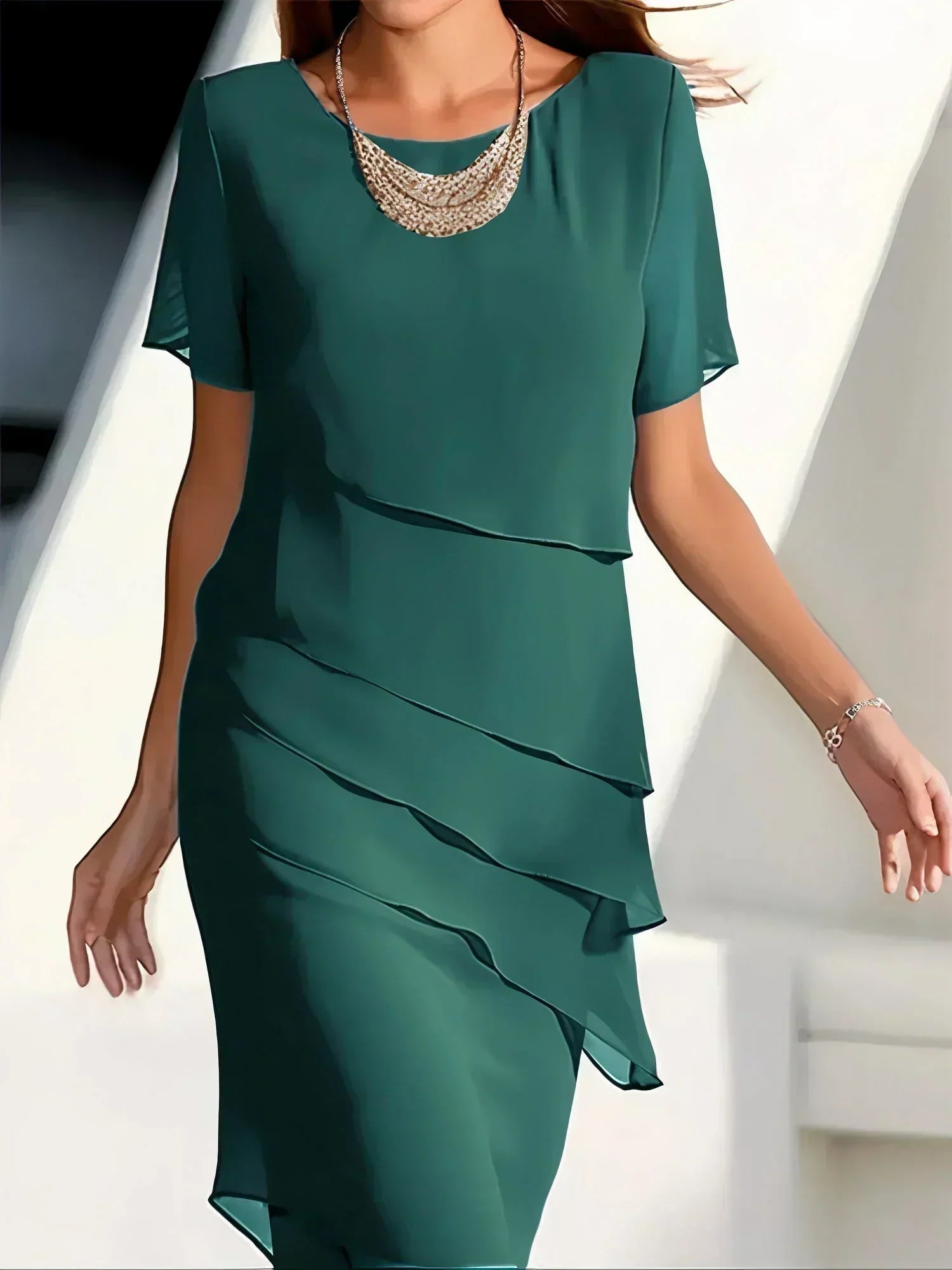 Elegante jurk - Damesjurk met korte mouwen en knielengte van chiffon-Boetiek Moda