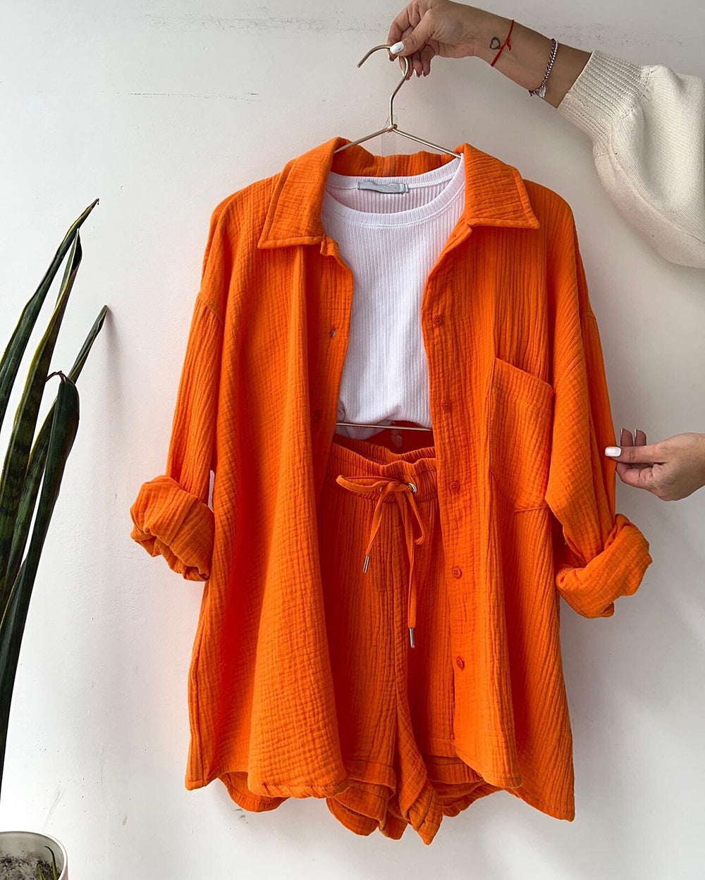 Elena Matching Set | Casual tweedelige shorts & revers shirt set is een toptrend deze zomer-Boetiek Moda