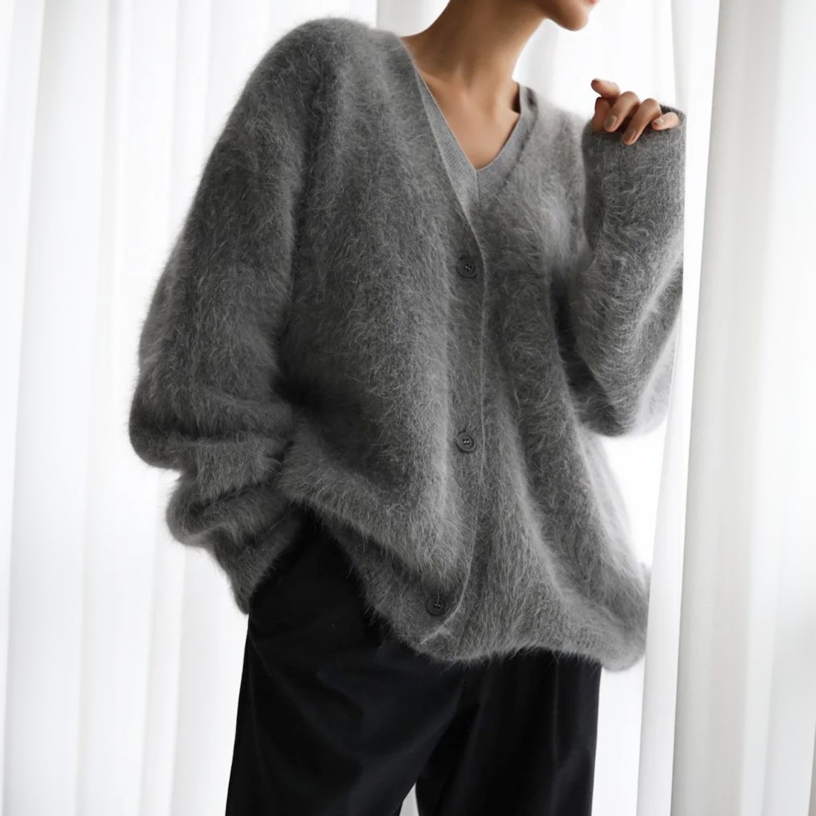 Fluffy vest - gebreid damesvest met oversized knoopsluiting-Boetiek Moda