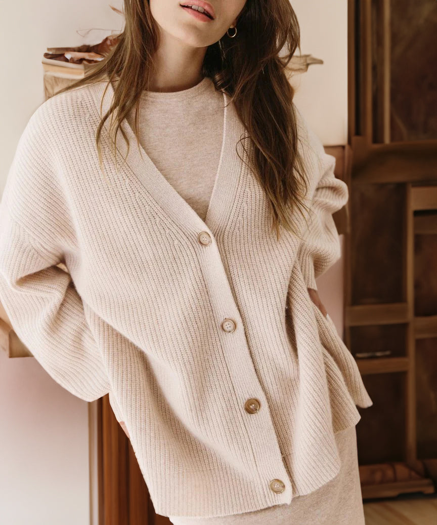 Gebreid vest met Knoopsluiting | V-hals | Oversized Vest | Gebreide Dameskleding-Boetiek Moda