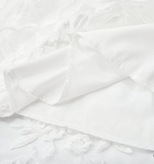 Kanten jurk - Witte mini zomerjurk met V-hals en open rug voor dames-Boetiek Moda