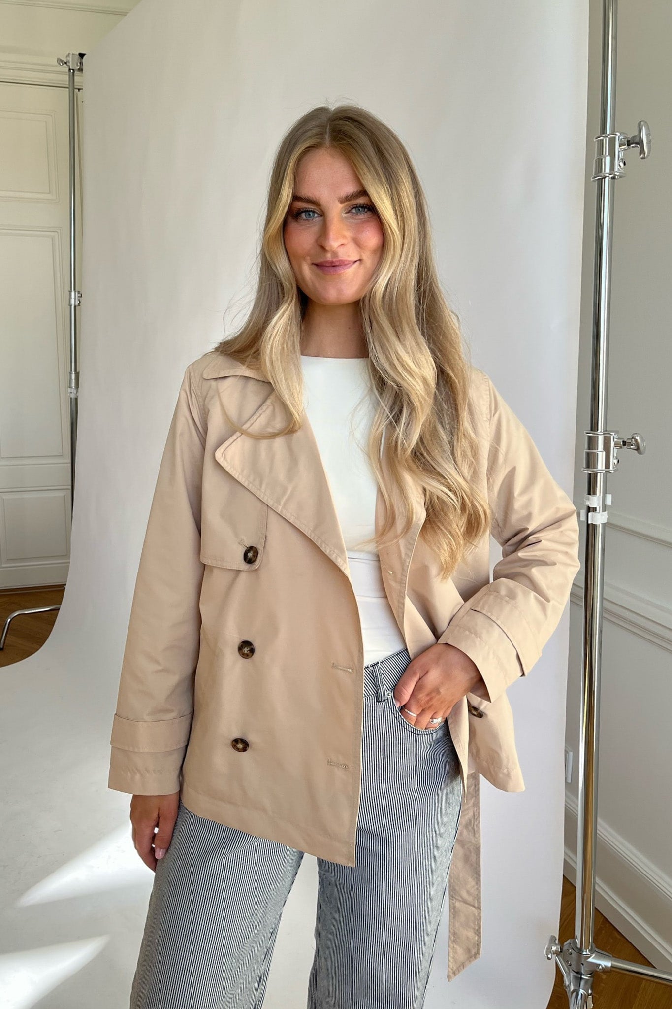Korte trenchcoat - Riem - Double Breasted - Beige trenchcoat - Trenchcoat Vrouwen-Boetiek Moda