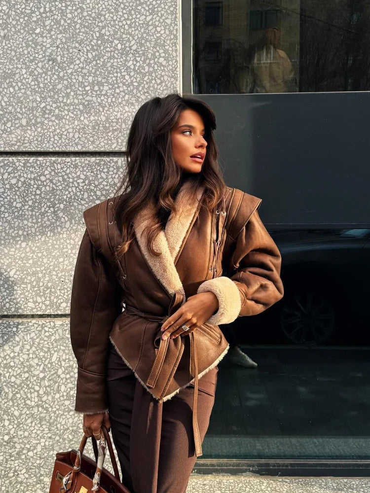 Leren jas met fleecevoering | Bruin | Riem | Leren jas met imitatiebont | Leren jas voor vrouwen-Boetiek Moda