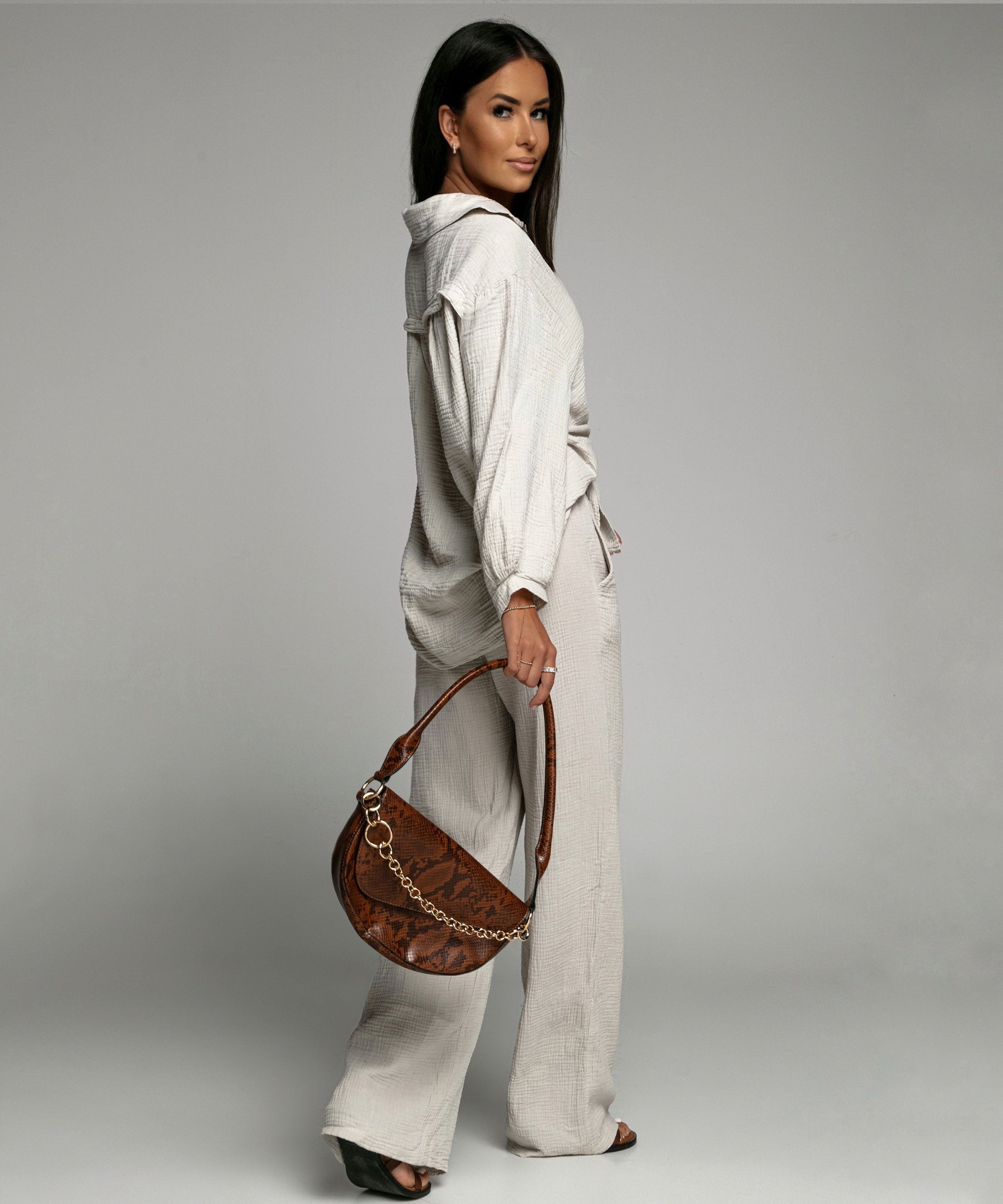 Linnen blouse - Dameshemd met lange mouwen en oversized knoopsluiting-Boetiek Moda