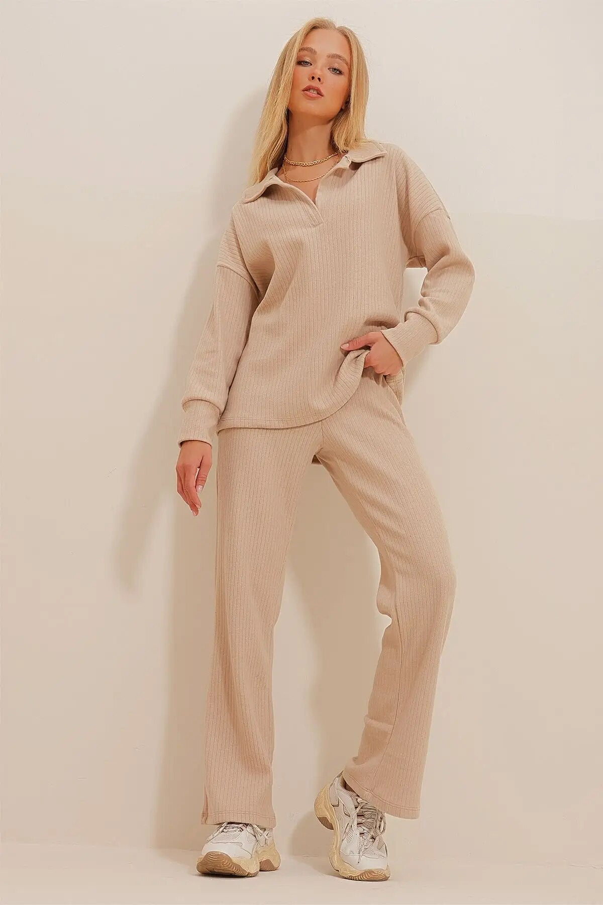 Lounge Set - Lange Mouwen - Uitlopende Broek - Tweedelige Set - Dames Loungewear-Boetiek Moda