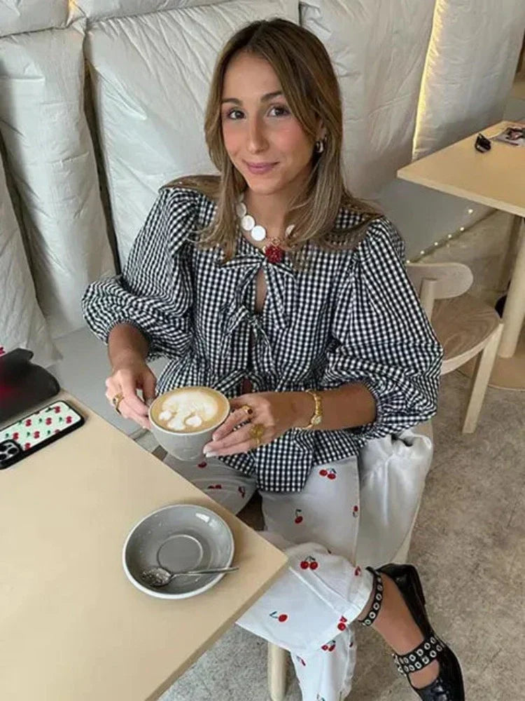 Oversized Blouse - Damesblouse met losse bandjes aan de voorkant en pofmouwen-Boetiek Moda