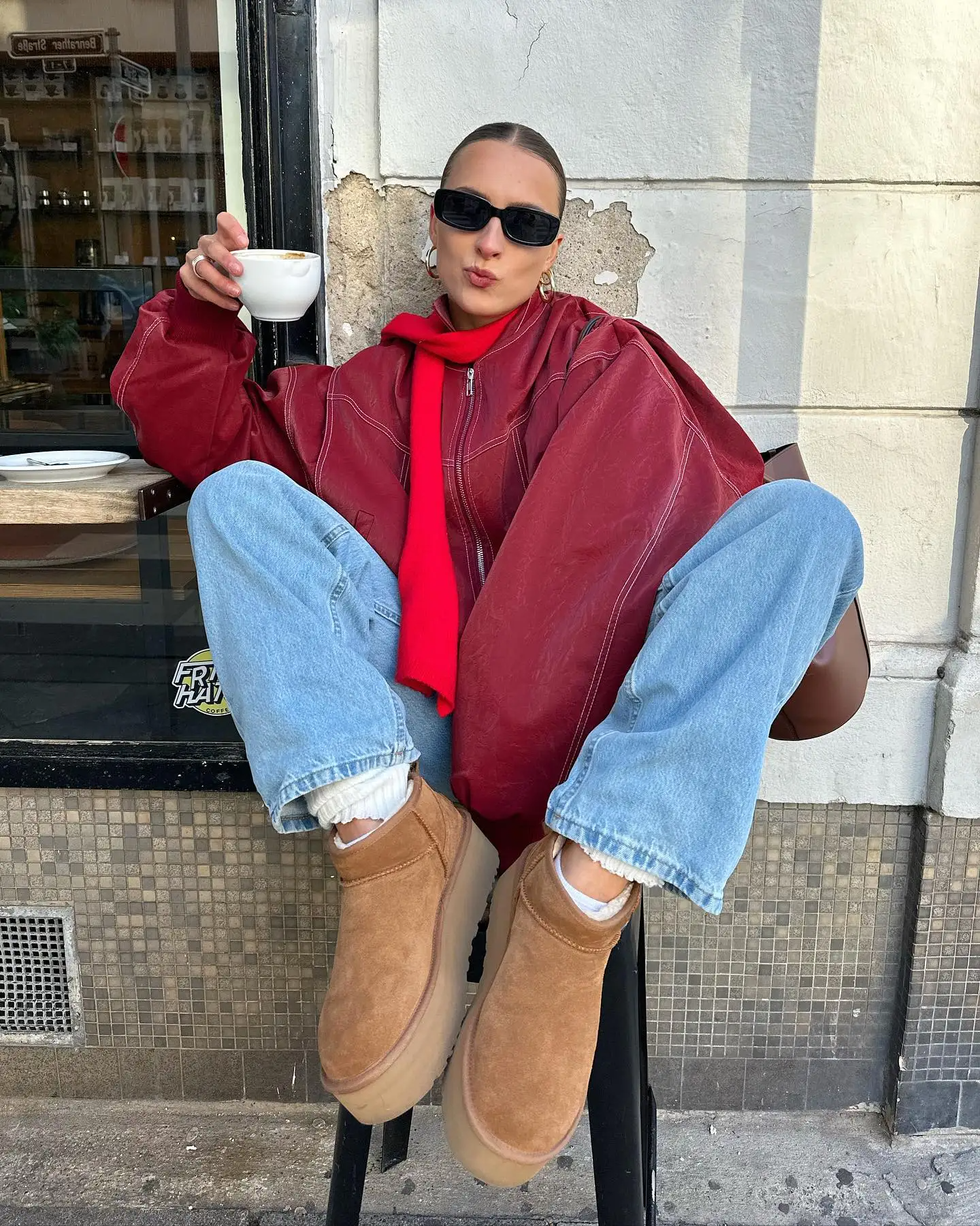 Oversized Bomberjack - Rood bomberjack van imitatieleer voor dames-Boetiek Moda