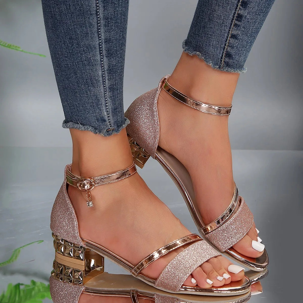 Sandalen met lage hak - Enkelbandje - Gesloten hak - Geklede sandalen - Damessandalen-Boetiek Moda