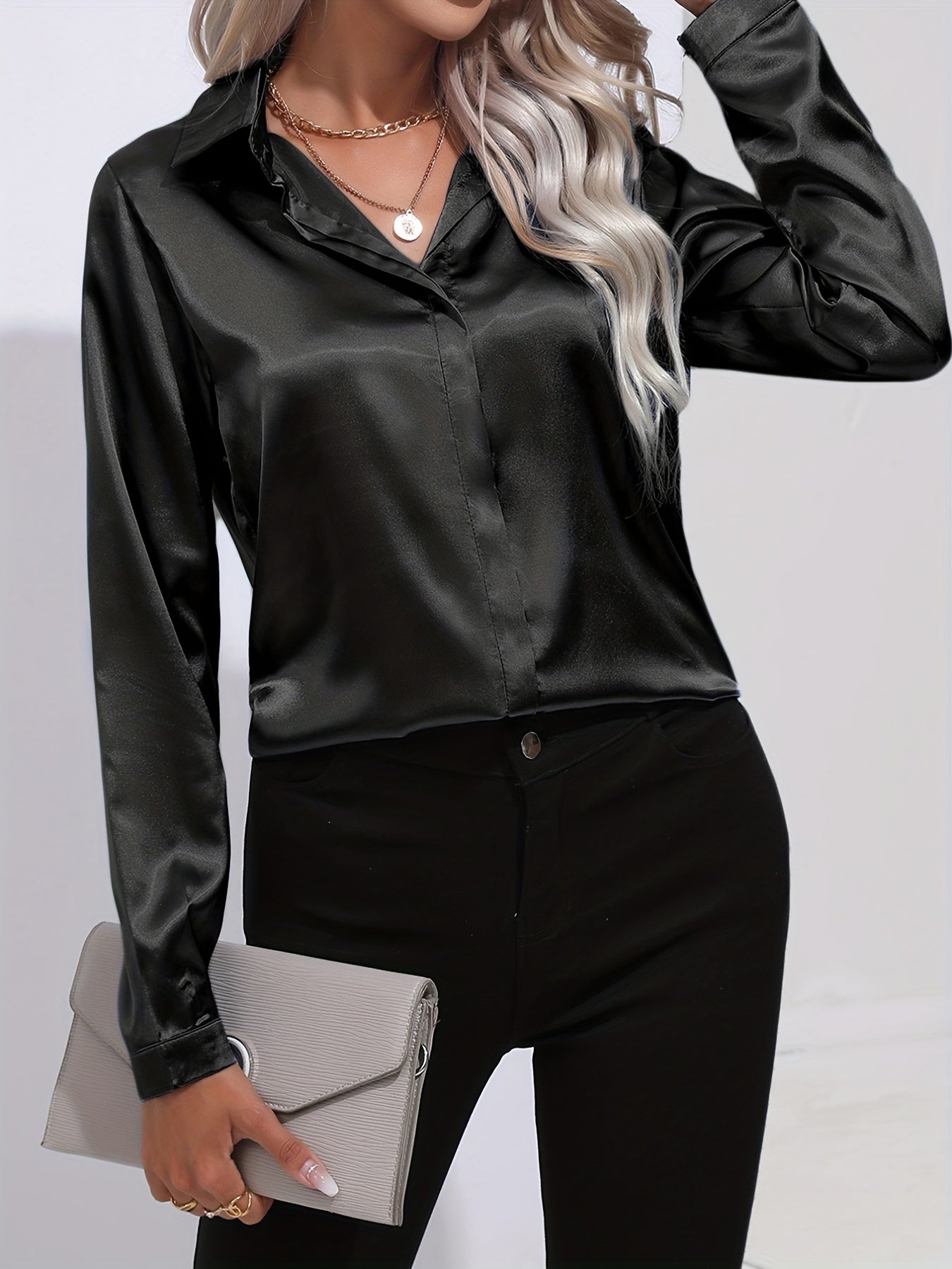 Satijnen blouse - Glanzend damesoverhemd met lange mouwen en knopen-Boetiek Moda