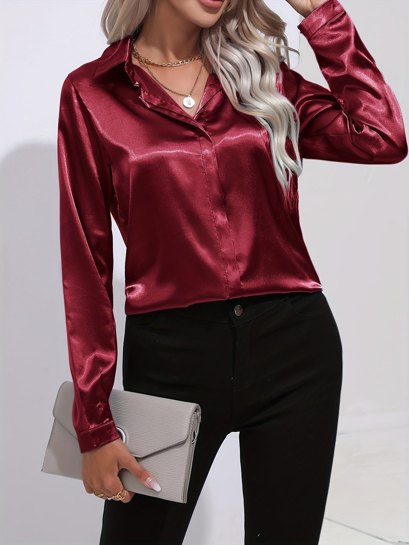 Satijnen blouse - Glanzend damesoverhemd met lange mouwen en knopen-Boetiek Moda