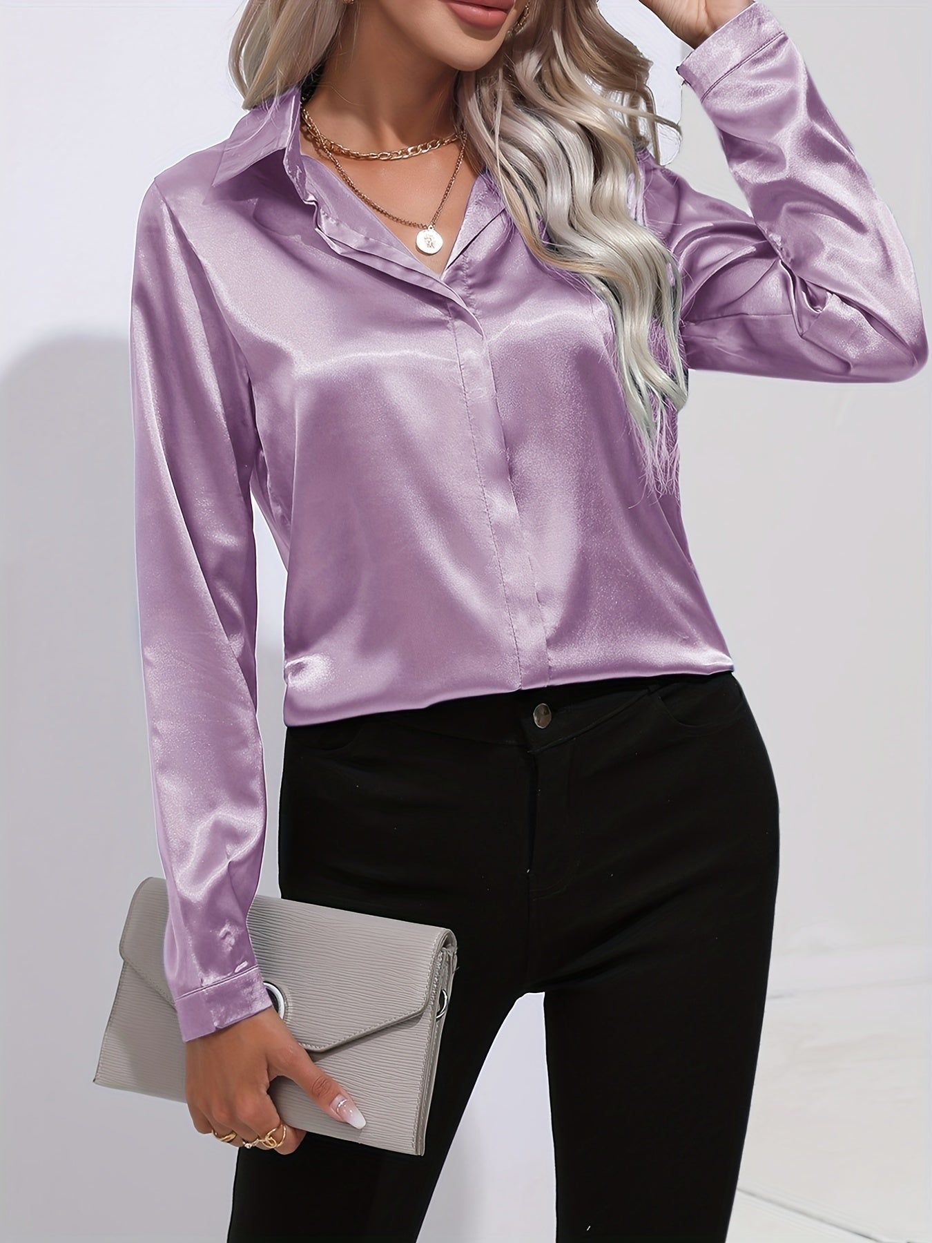 Satijnen blouse - Glanzend damesoverhemd met lange mouwen en knopen-Boetiek Moda