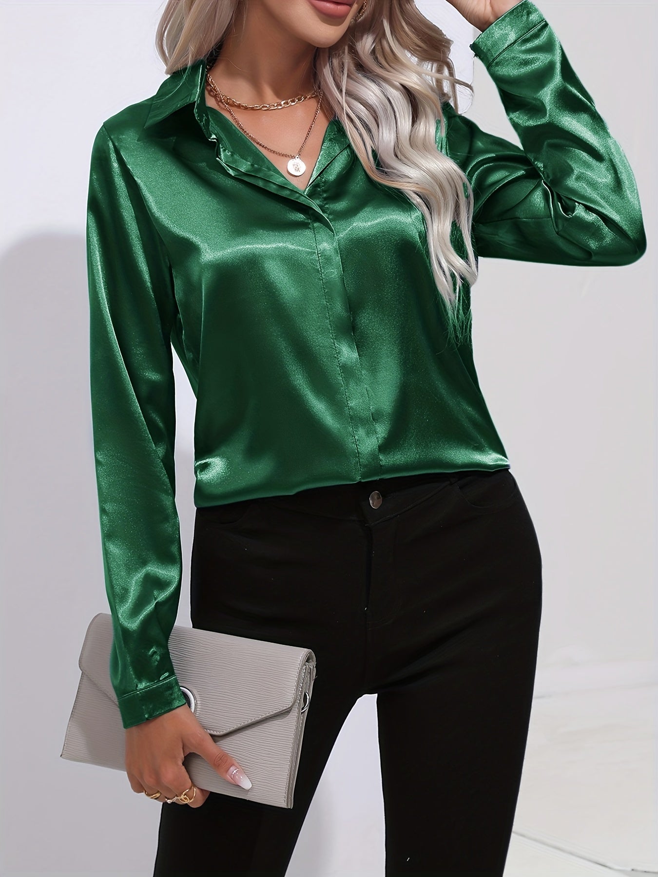 Satijnen blouse - Glanzend damesoverhemd met lange mouwen en knopen-Boetiek Moda