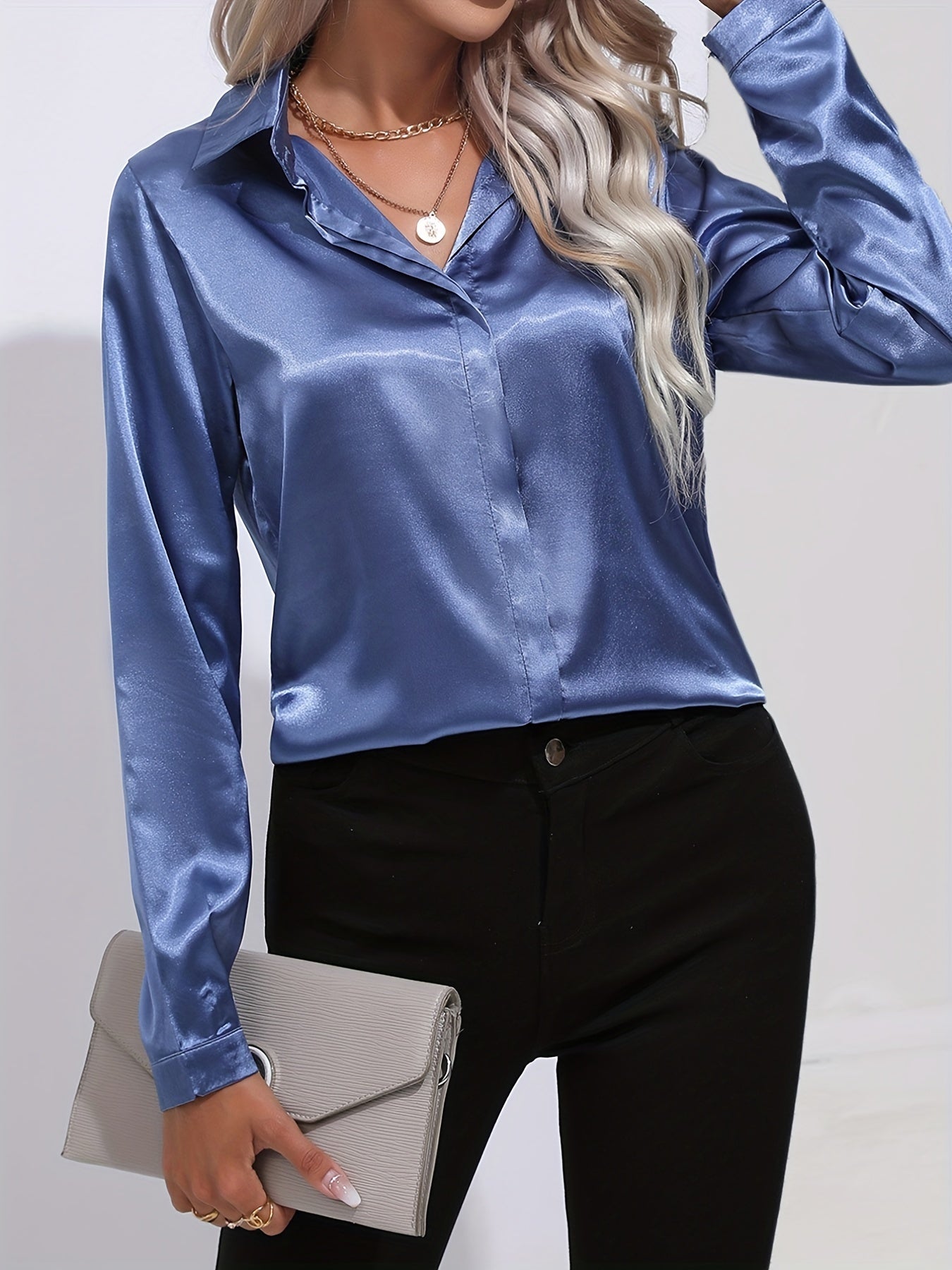 Satijnen blouse - Glanzend damesoverhemd met lange mouwen en knopen-Boetiek Moda