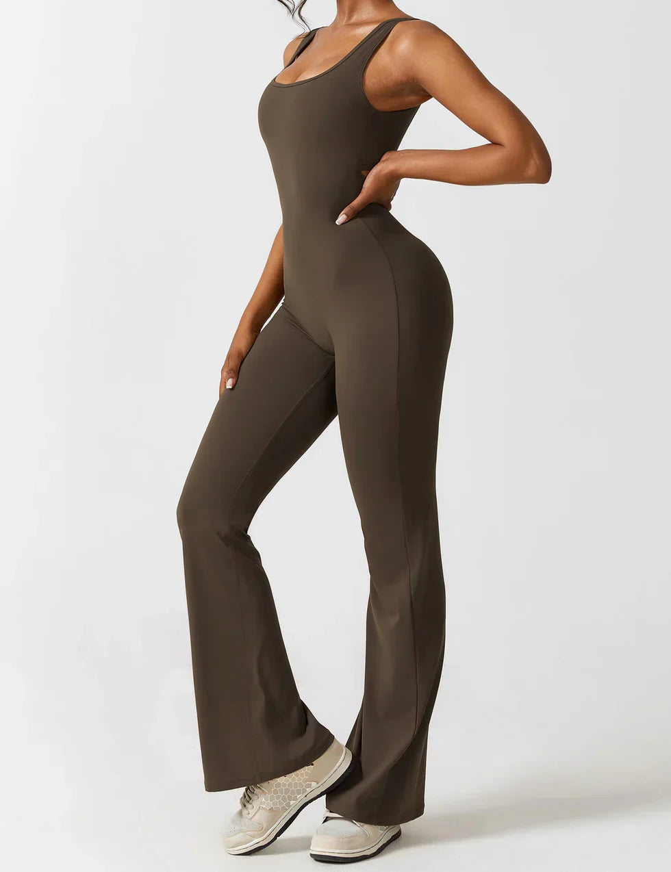 Trainings jumpsuit - Mouwloos uitlopende jumpsuit met Scrunch bips voor dames-Boetiek Moda