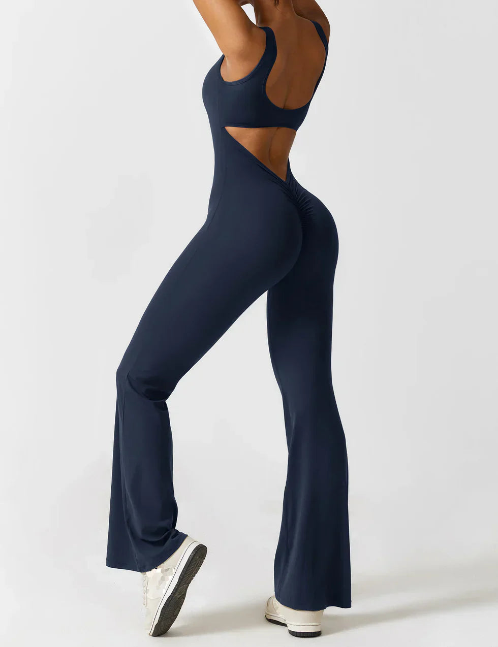 Trainings jumpsuit - Mouwloos uitlopende jumpsuit met Scrunch bips voor dames-Boetiek Moda