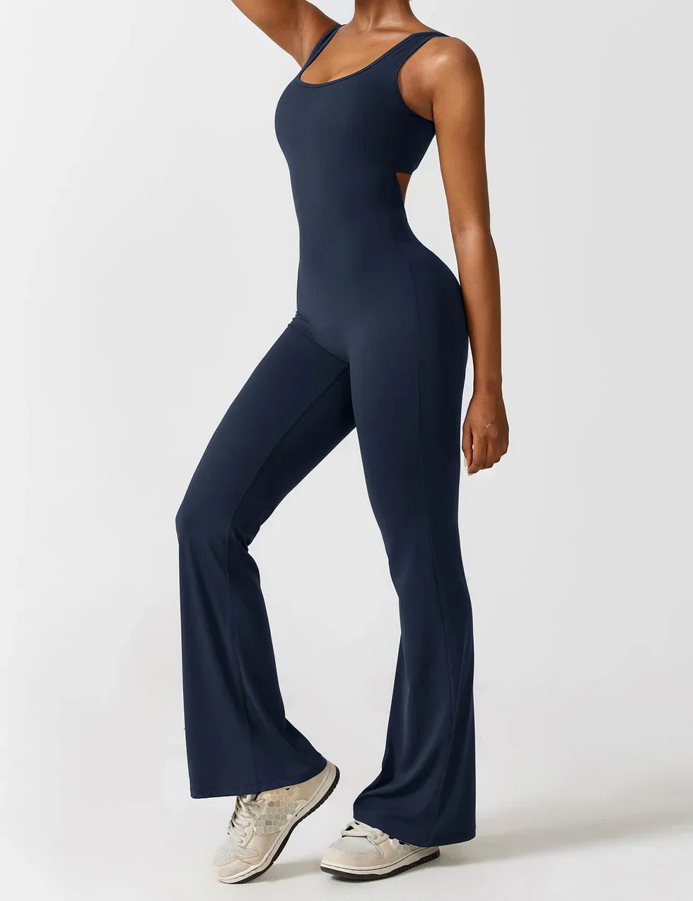 Trainings jumpsuit - Mouwloos uitlopende jumpsuit met Scrunch bips voor dames-Boetiek Moda