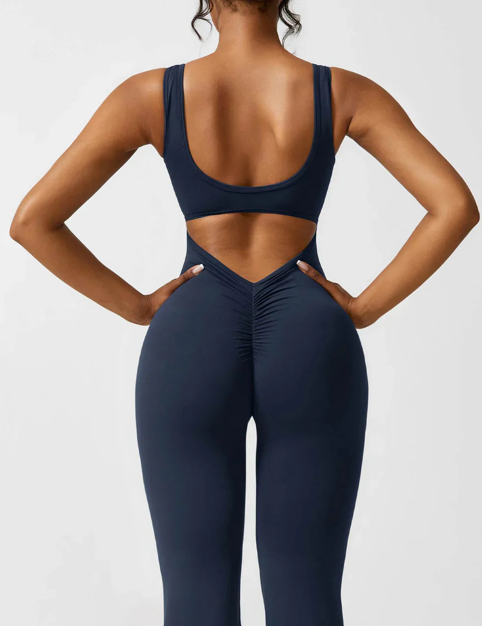 Trainings jumpsuit - Mouwloos uitlopende jumpsuit met Scrunch bips voor dames-Boetiek Moda