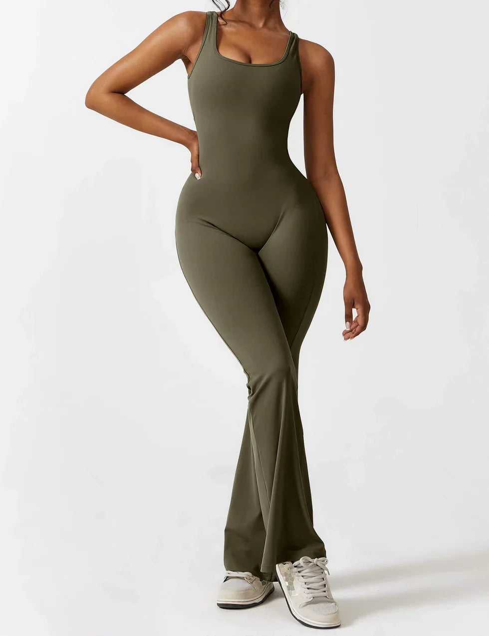Trainings jumpsuit - Mouwloos uitlopende jumpsuit met Scrunch bips voor dames-Boetiek Moda
