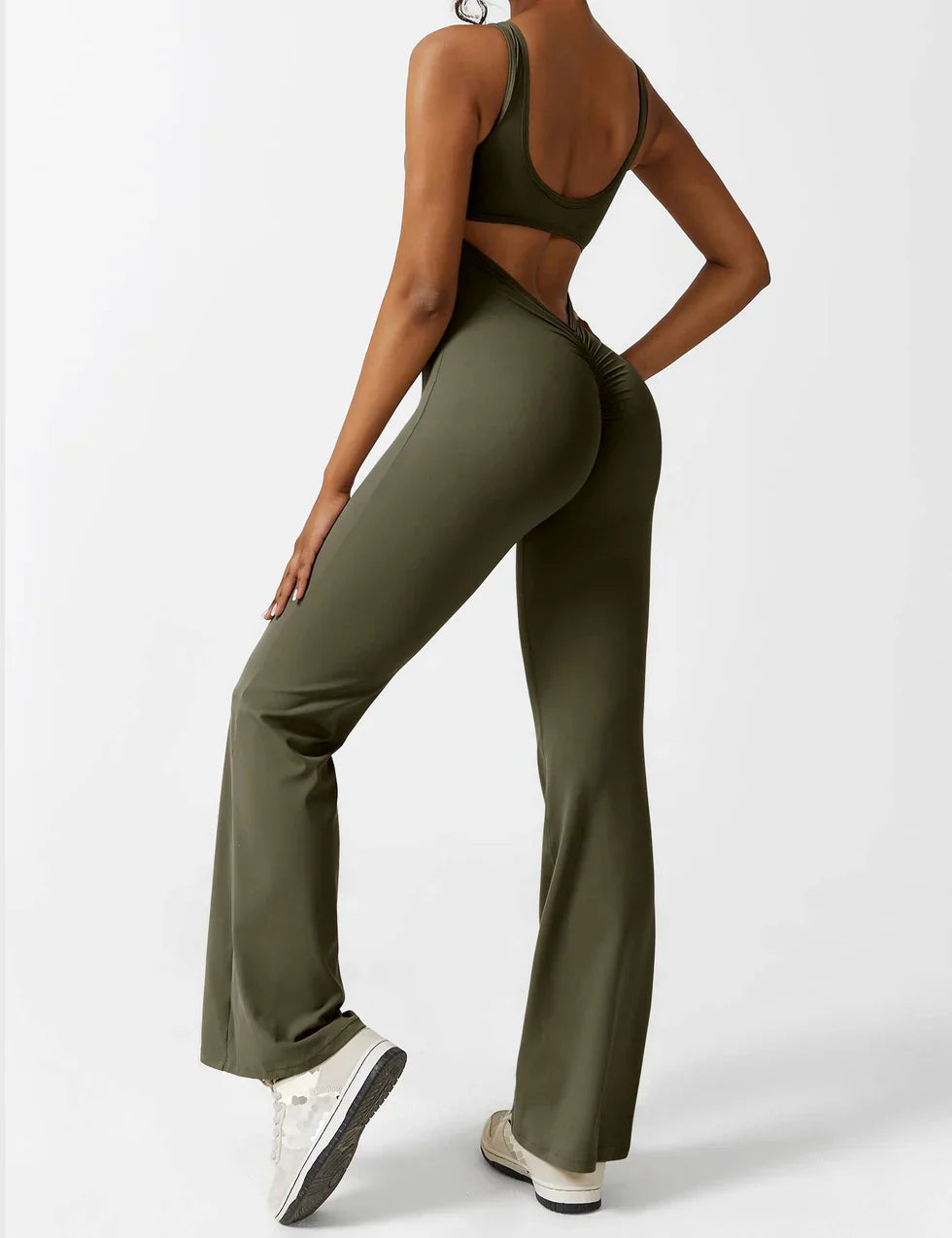 Trainings jumpsuit - Mouwloos uitlopende jumpsuit met Scrunch bips voor dames-Boetiek Moda