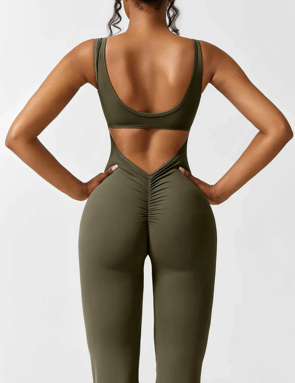 Trainings jumpsuit - Mouwloos uitlopende jumpsuit met Scrunch bips voor dames-Boetiek Moda