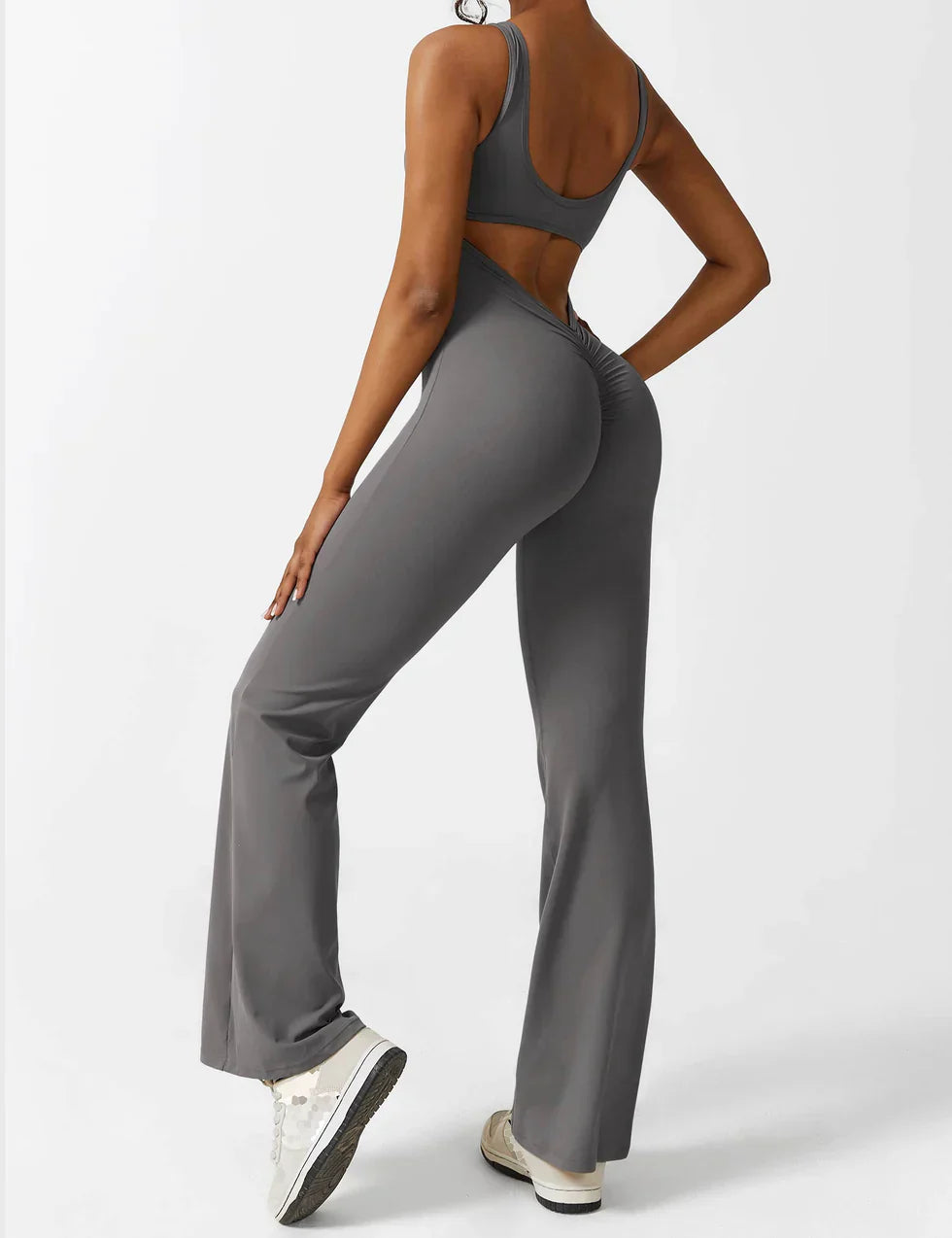 Trainings jumpsuit - Mouwloos uitlopende jumpsuit met Scrunch bips voor dames-Boetiek Moda