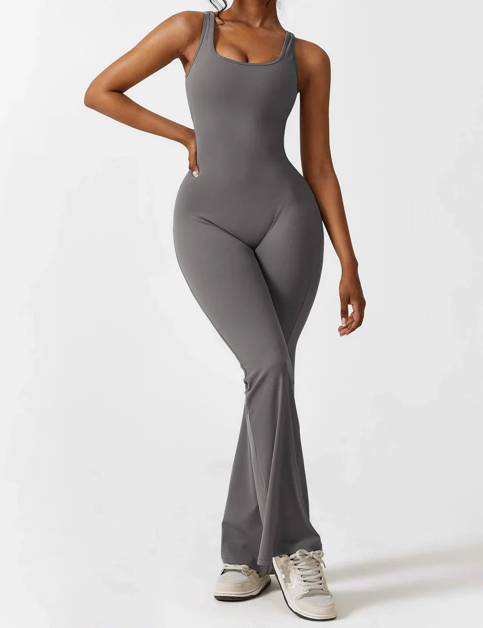 Trainings jumpsuit - Mouwloos uitlopende jumpsuit met Scrunch bips voor dames-Boetiek Moda