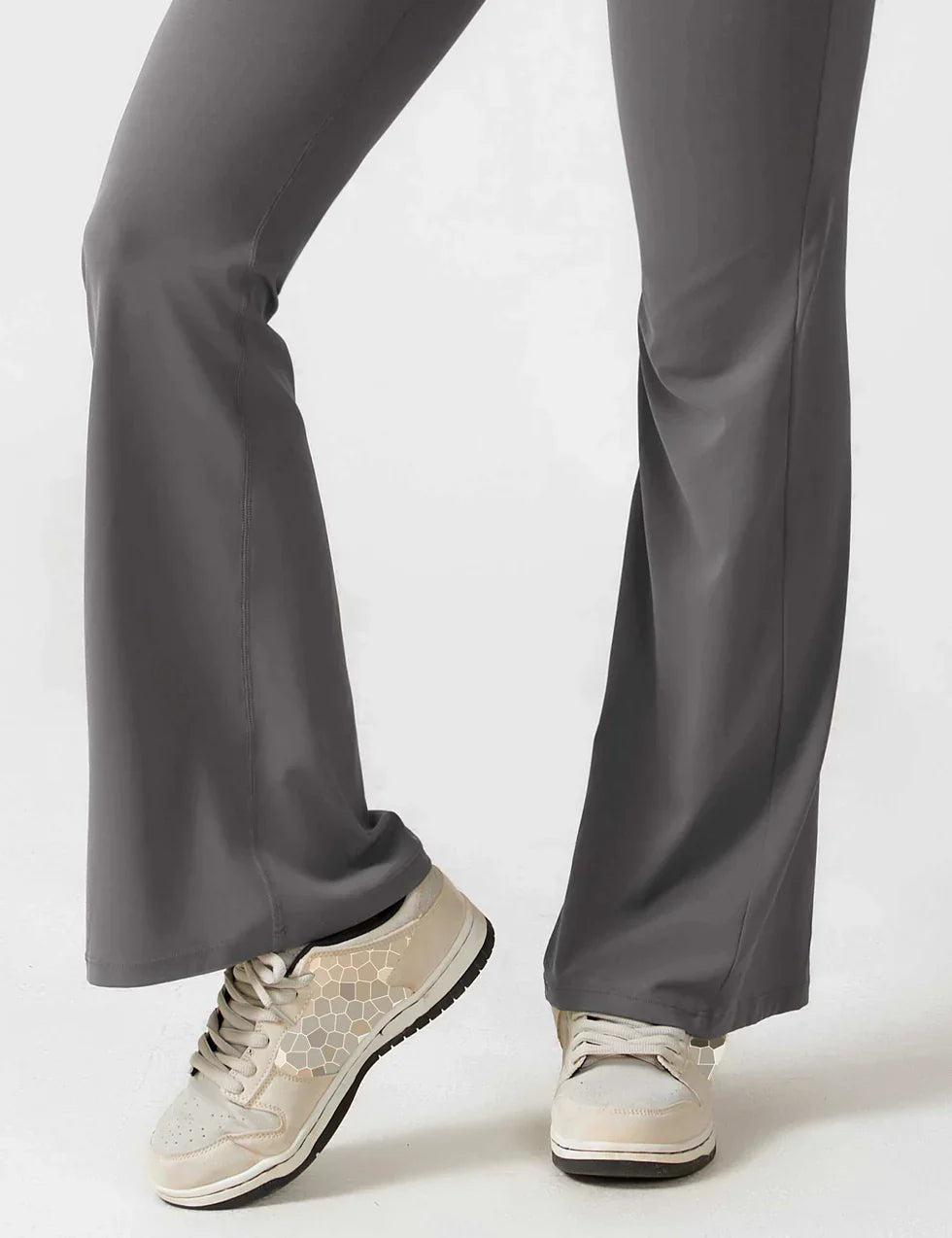 Trainings jumpsuit - Mouwloos uitlopende jumpsuit met Scrunch bips voor dames-Boetiek Moda