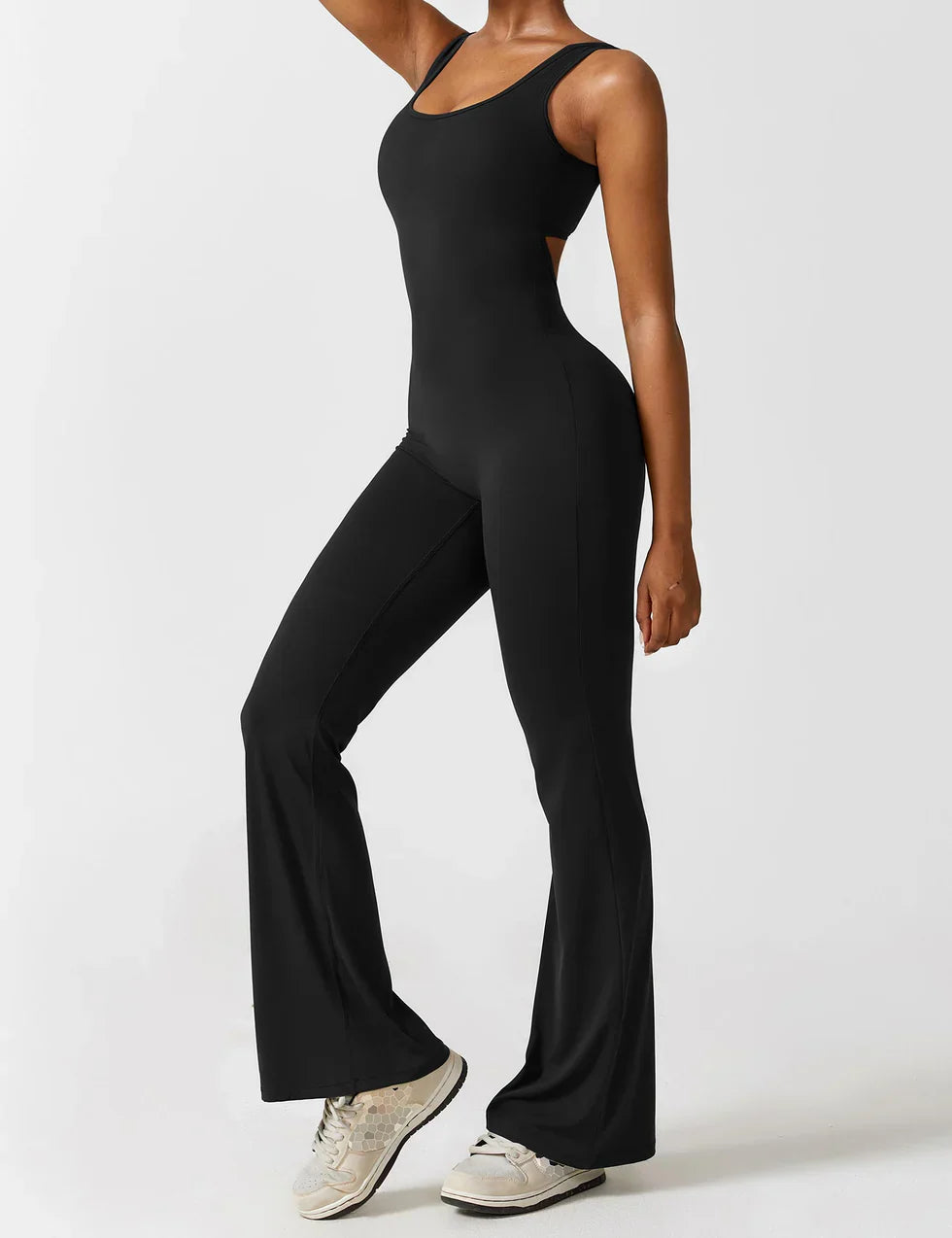 Trainings jumpsuit - Mouwloos uitlopende jumpsuit met Scrunch bips voor dames-Boetiek Moda