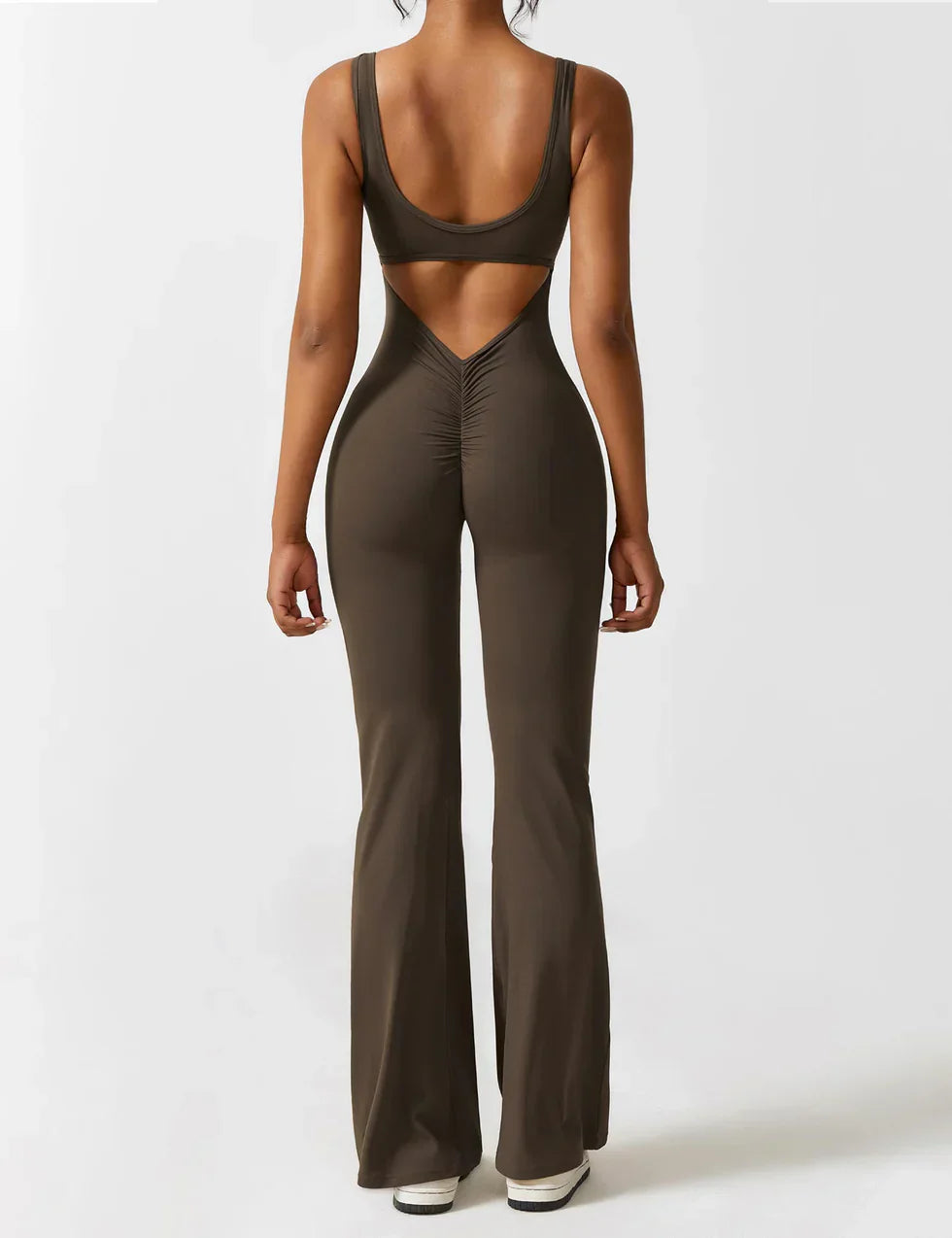 Trainings jumpsuit - Mouwloos uitlopende jumpsuit met Scrunch bips voor dames-Boetiek Moda