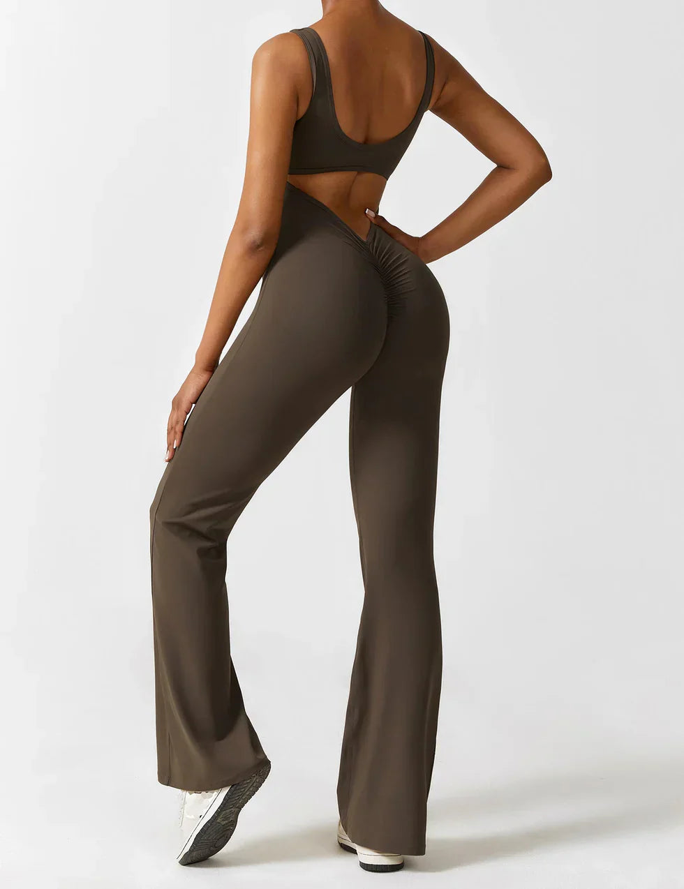 Trainings jumpsuit - Mouwloos uitlopende jumpsuit met Scrunch bips voor dames-Boetiek Moda