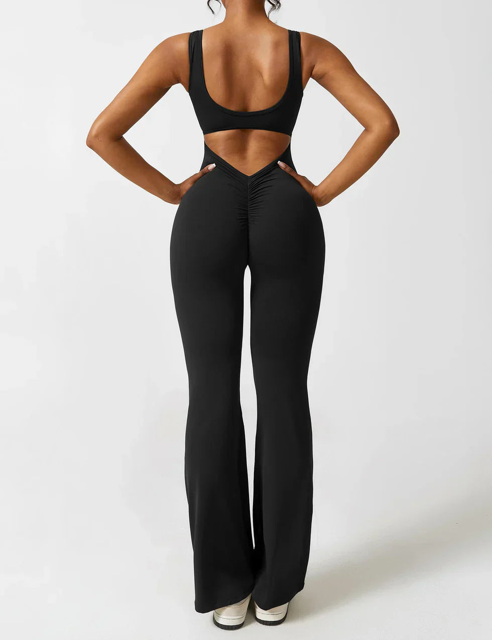Trainings jumpsuit - Mouwloos uitlopende jumpsuit met Scrunch bips voor dames-Boetiek Moda