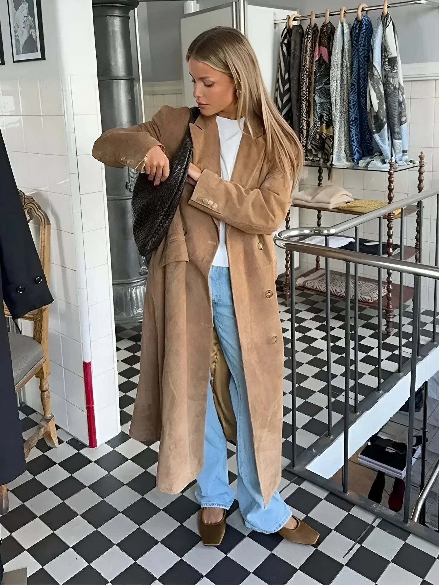 Trenchcoat - Damesjas met dubbele rij knopen en lange suède-imitatie-Boetiek Moda