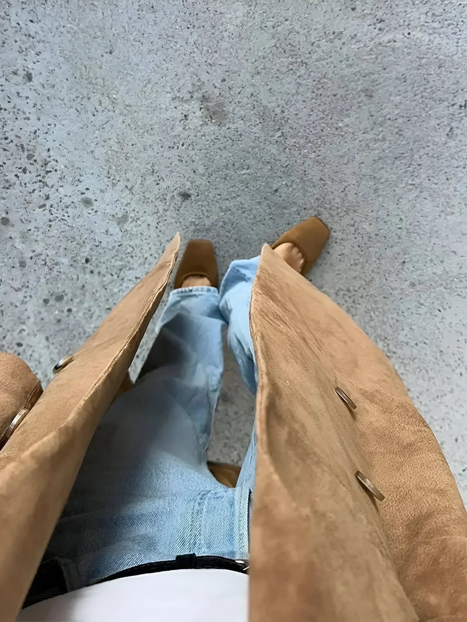 Trenchcoat - Damesjas met dubbele rij knopen en lange suède-imitatie-Boetiek Moda