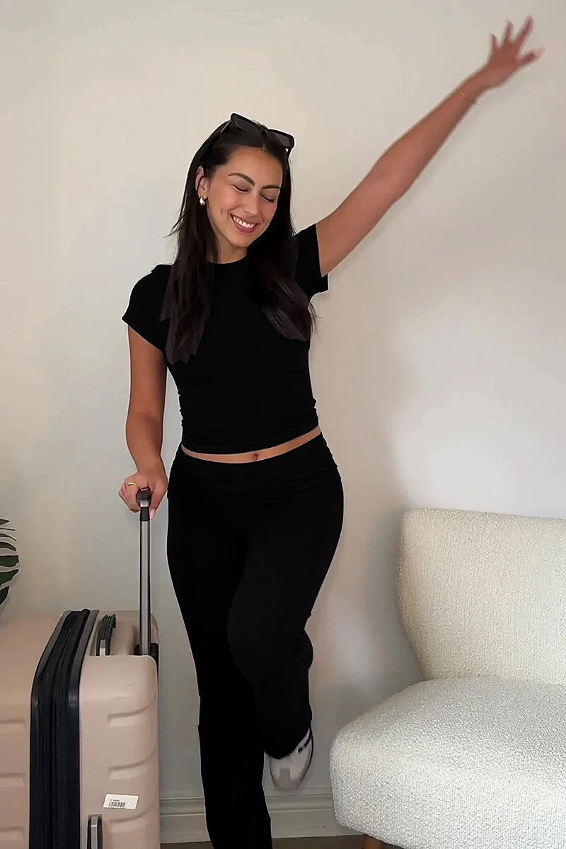 Tweedelige set - Elastisch T-shirt en uitlopende broek voor dames Loungeset-Boetiek Moda