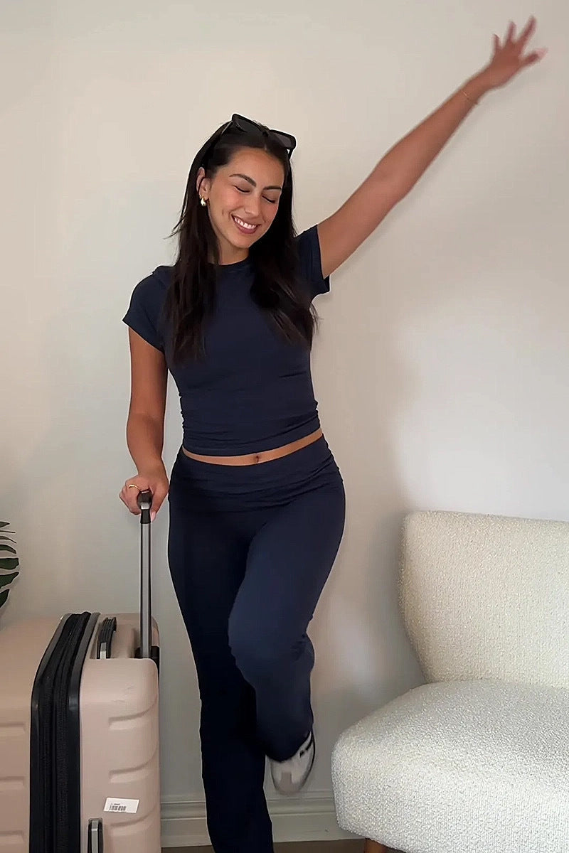 Tweedelige set - Elastisch T-shirt en uitlopende broek voor dames Loungeset-Boetiek Moda