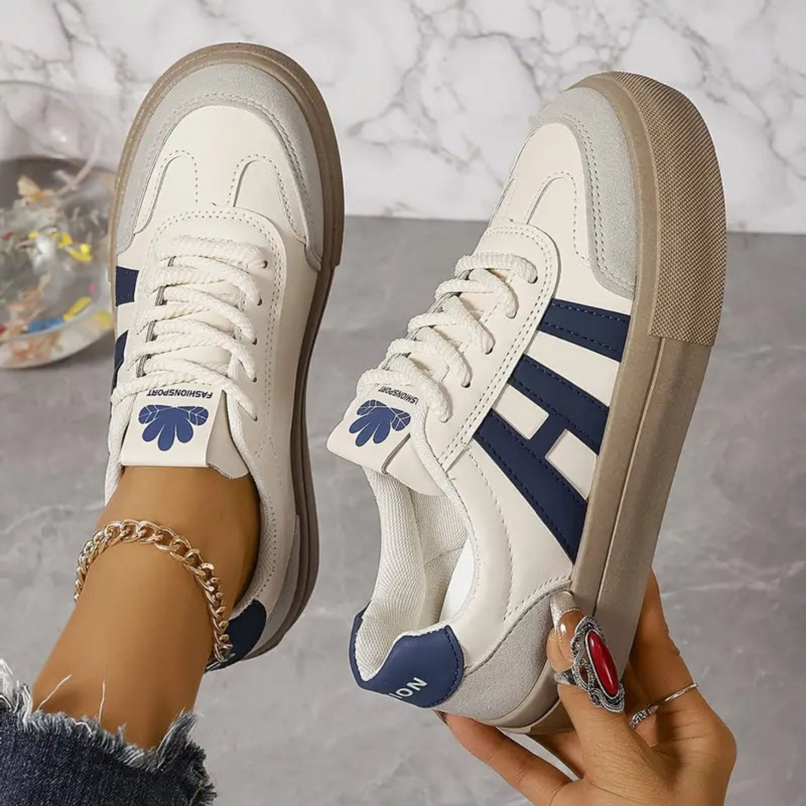 Dames Sneakers | 3 strepen | Vetersluiting | Witte sneakers | Damesschoenen-Boetiek Moda