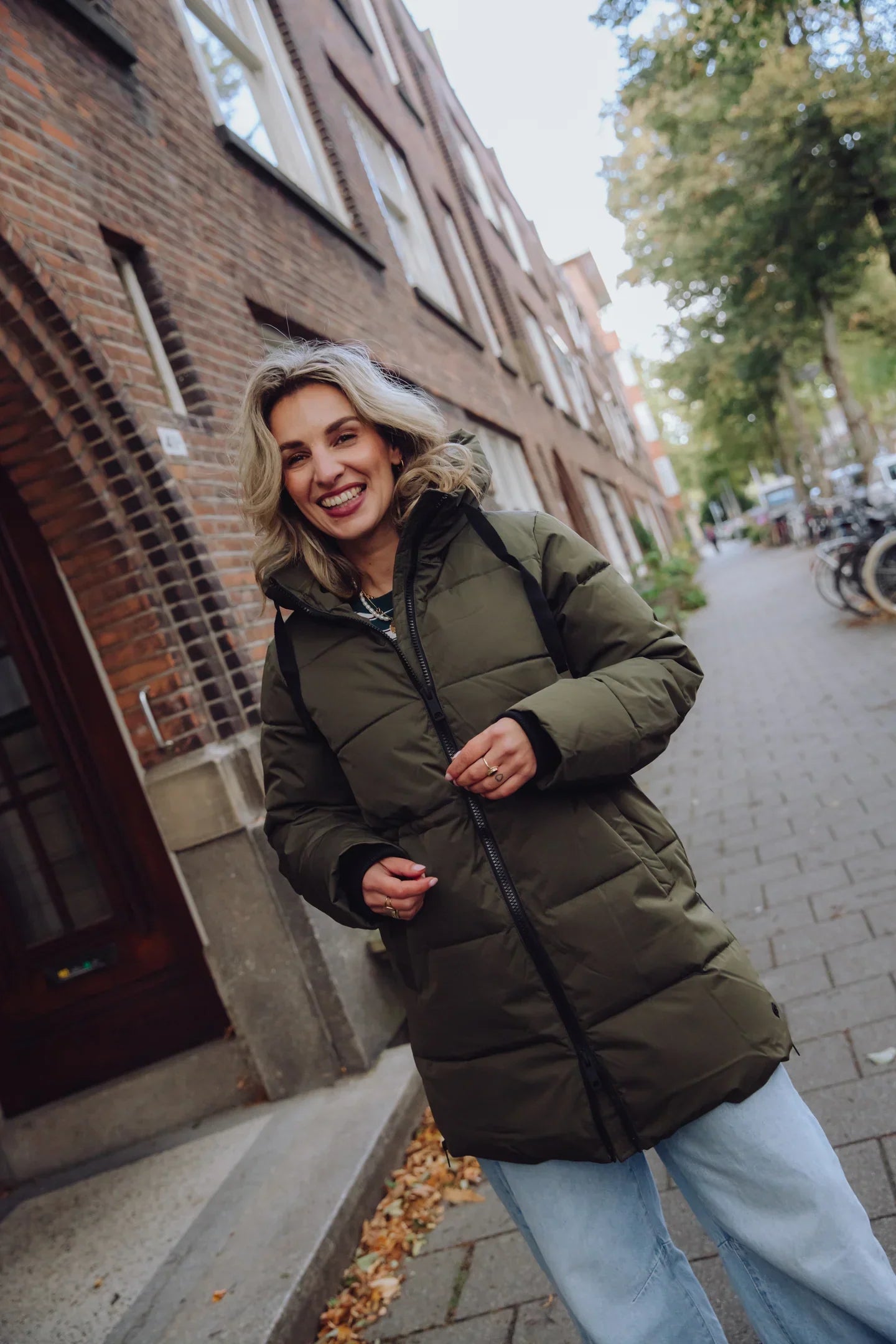 Damesjas met voering - Met capuchon - Halflang - Pufferjas - Winterjas voor dames-Boetiek Moda