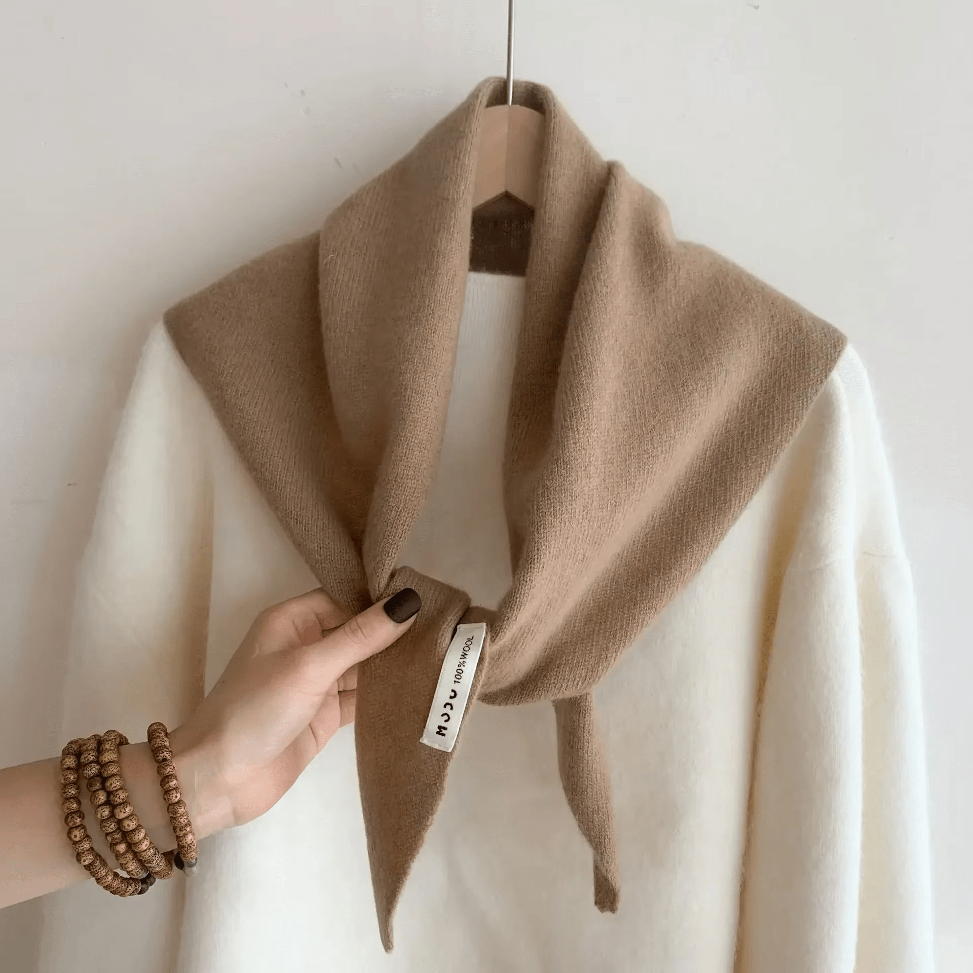 Driehoekige gebreide sjaal | Klein | Warm | Driehoekige halssjaal | Damessjaal-Boetiek Moda