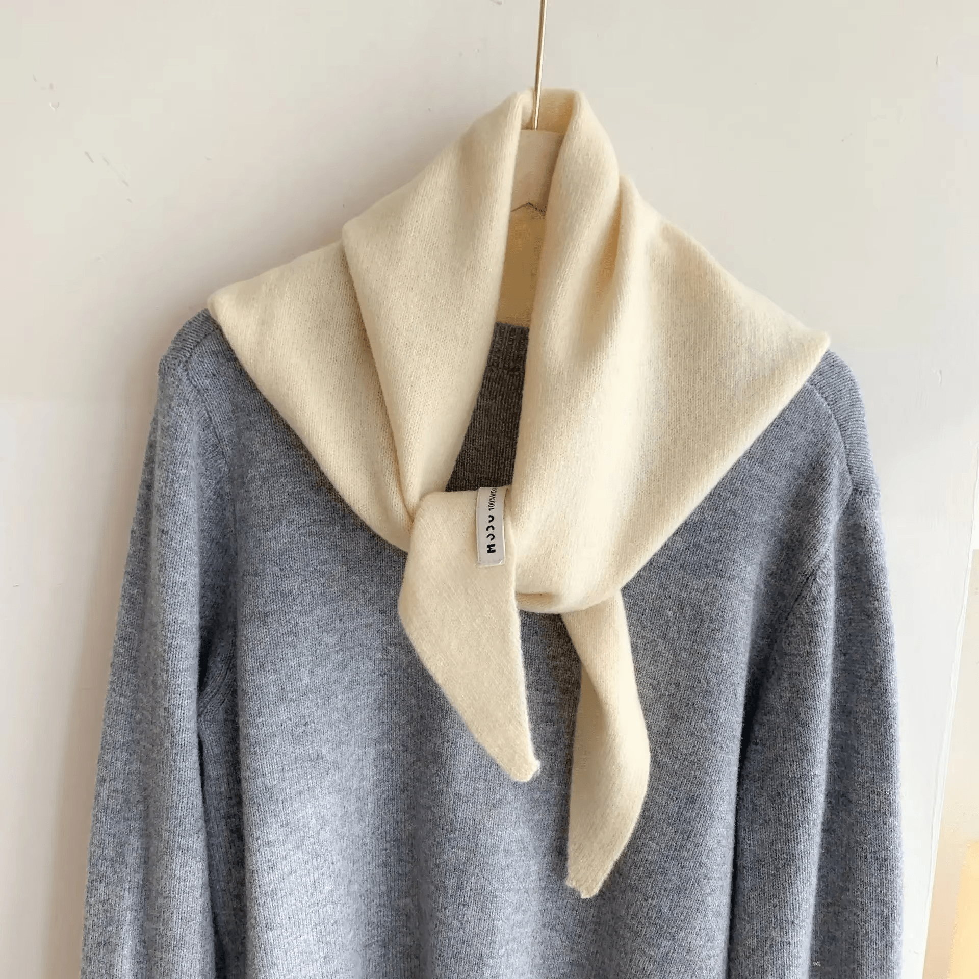 Driehoekige gebreide sjaal | Klein | Warm | Driehoekige halssjaal | Damessjaal-Boetiek Moda