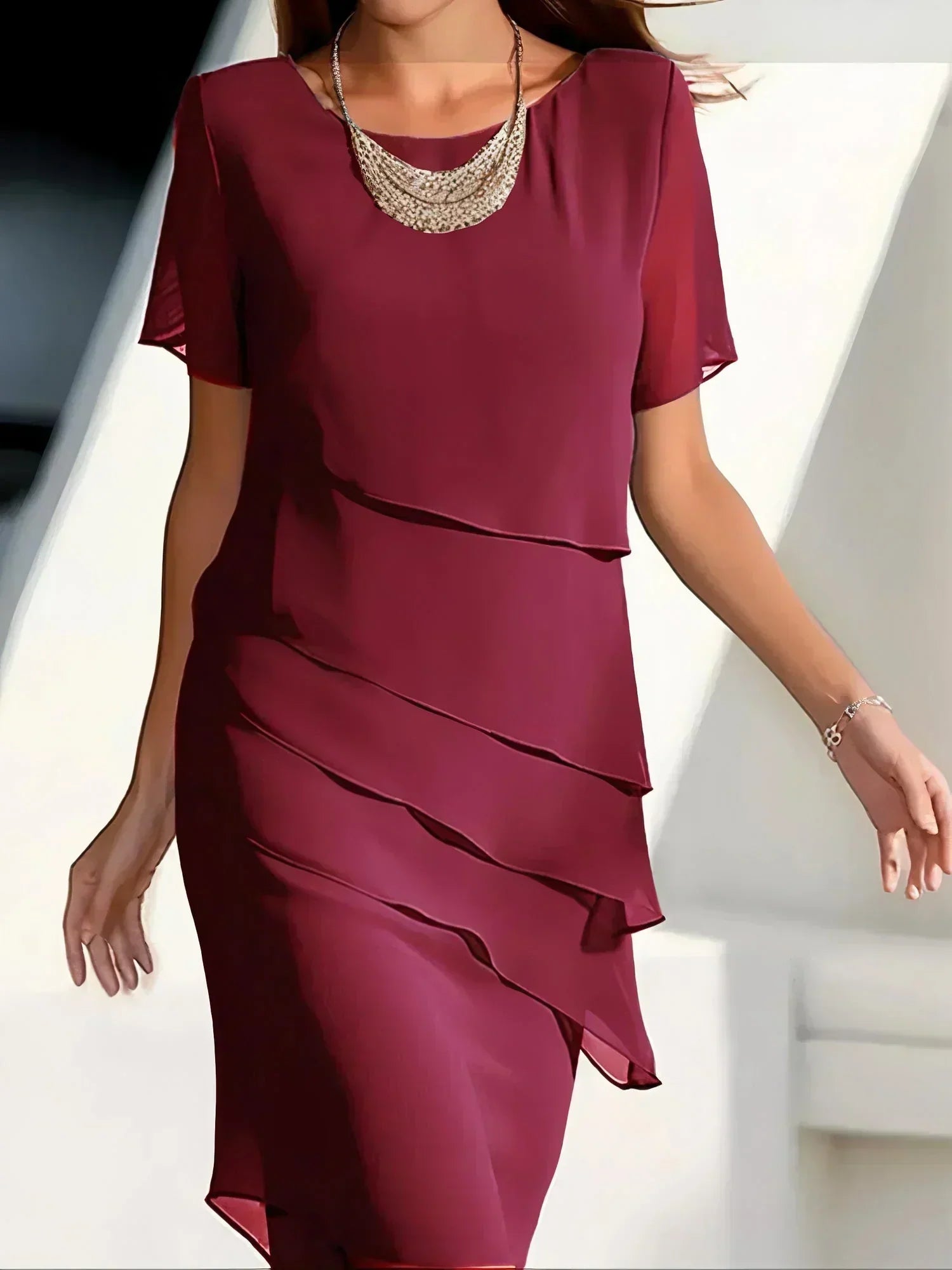 Elegante jurk - Damesjurk met korte mouwen en knielengte van chiffon-Boetiek Moda