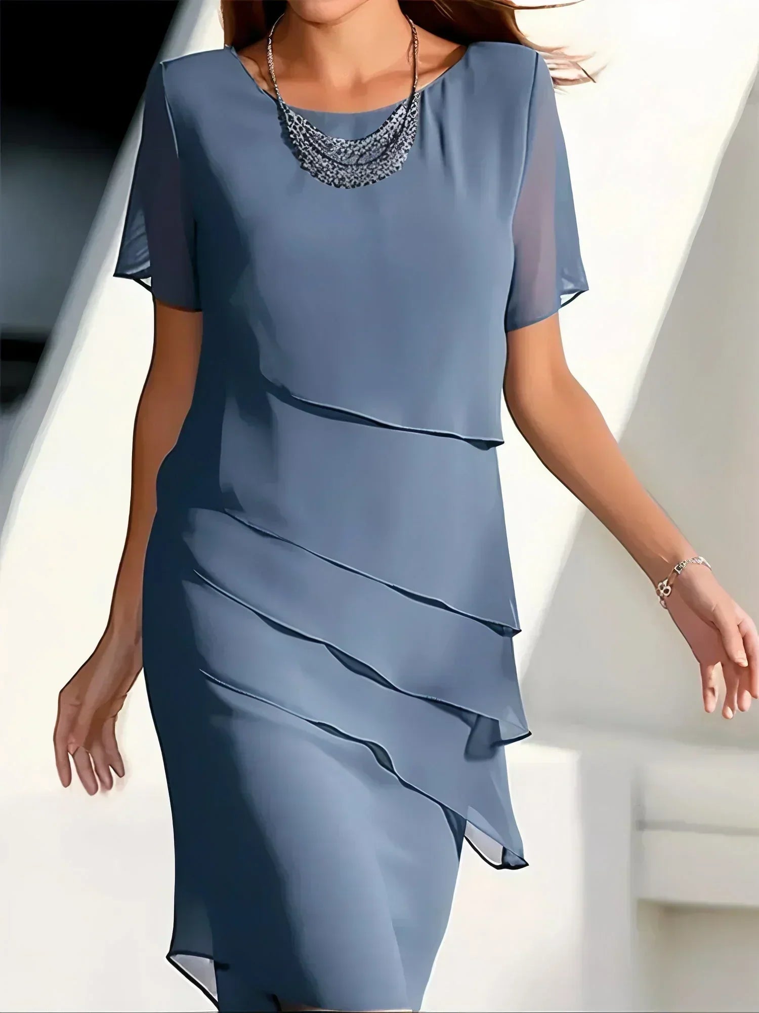 Elegante jurk - Damesjurk met korte mouwen en knielengte van chiffon-Boetiek Moda
