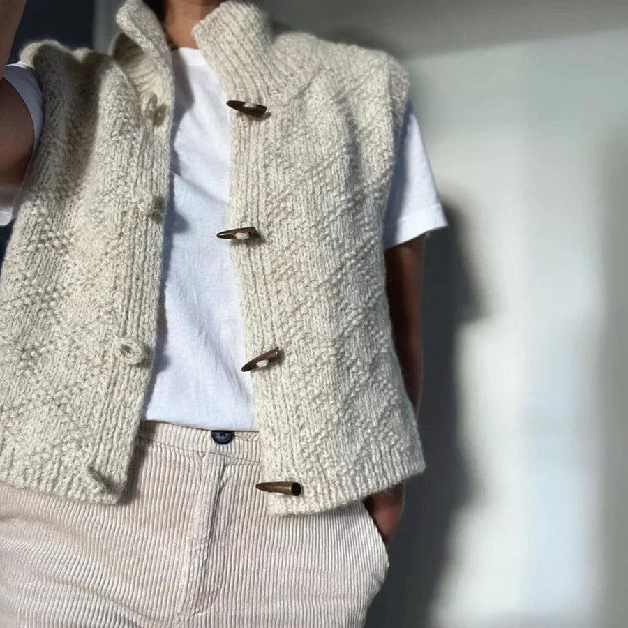 Gebreid Vest - Wit Mouwloos gebreid damesvest met knoopsluiting-Boetiek Moda