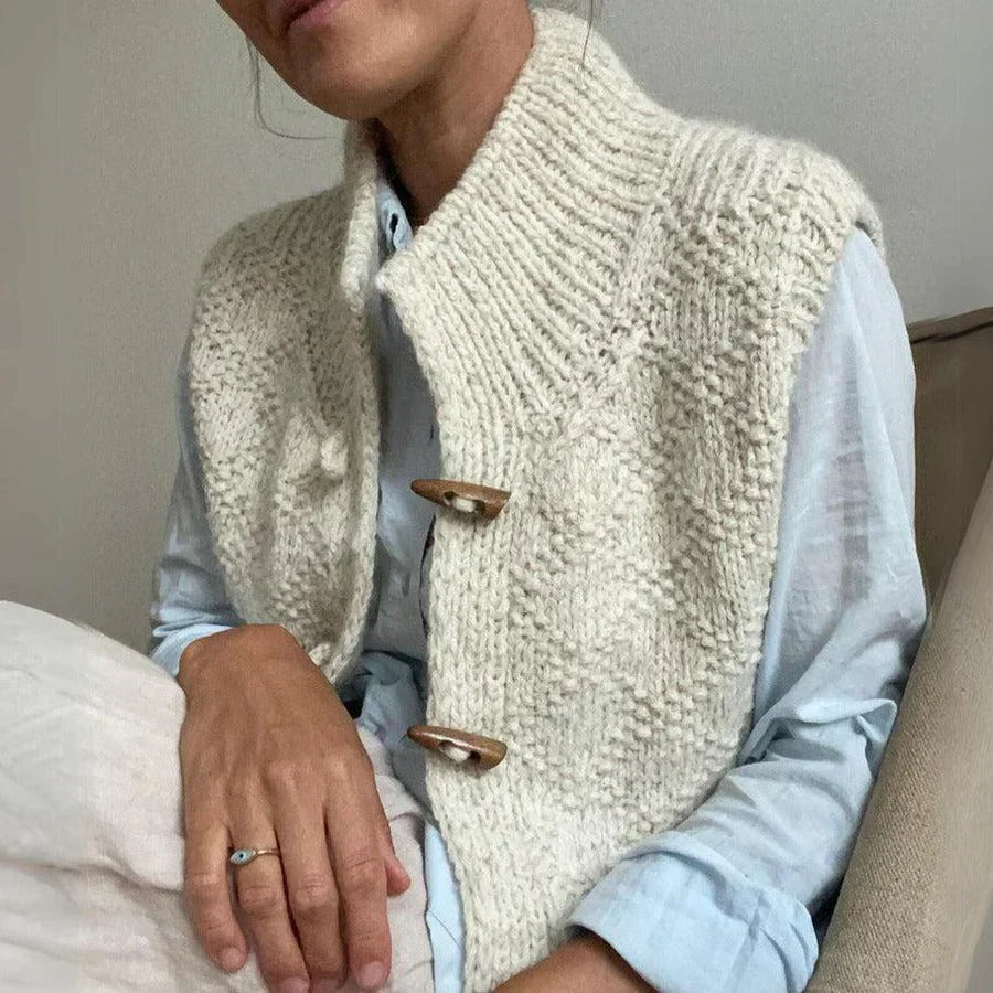 Gebreid Vest - Wit Mouwloos gebreid damesvest met knoopsluiting-Boetiek Moda
