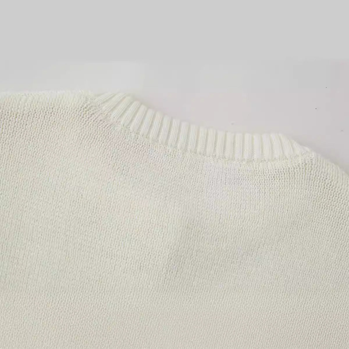 Gebreide jurk - Witte mini jurk met korte mouwen en knoopsluiting-Boetiek Moda