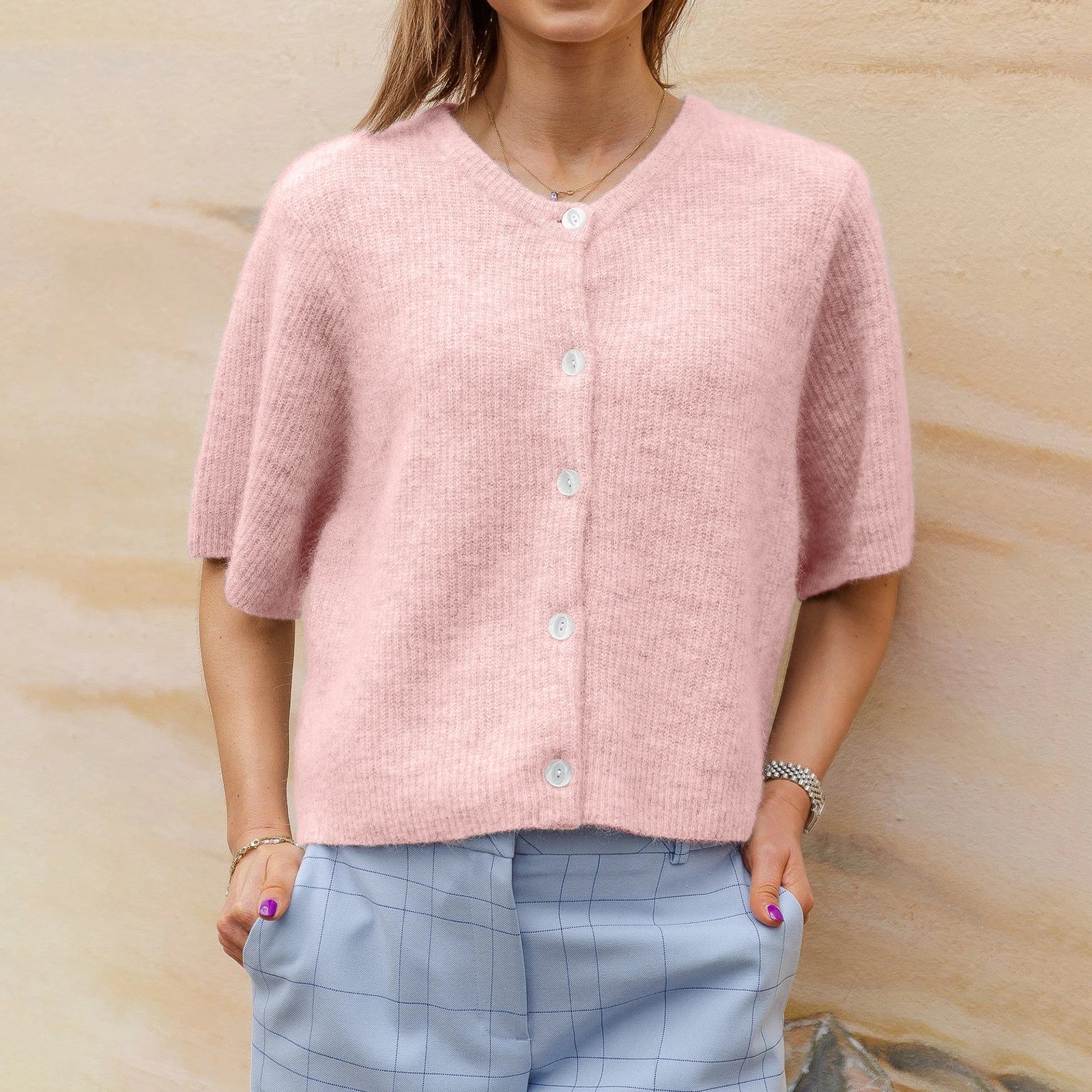 Kort mouwen vest - Knoopsluiting - Losse pasvorm - Gebreid vest - Damesbreigoed-Boetiek Moda