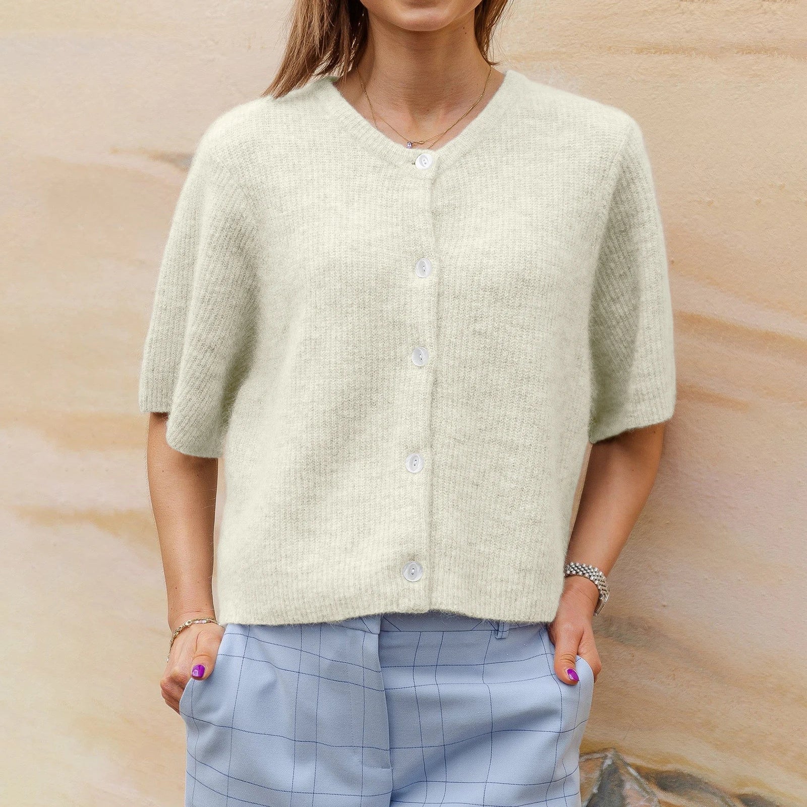 Kort mouwen vest - Knoopsluiting - Losse pasvorm - Gebreid vest - Damesbreigoed-Boetiek Moda